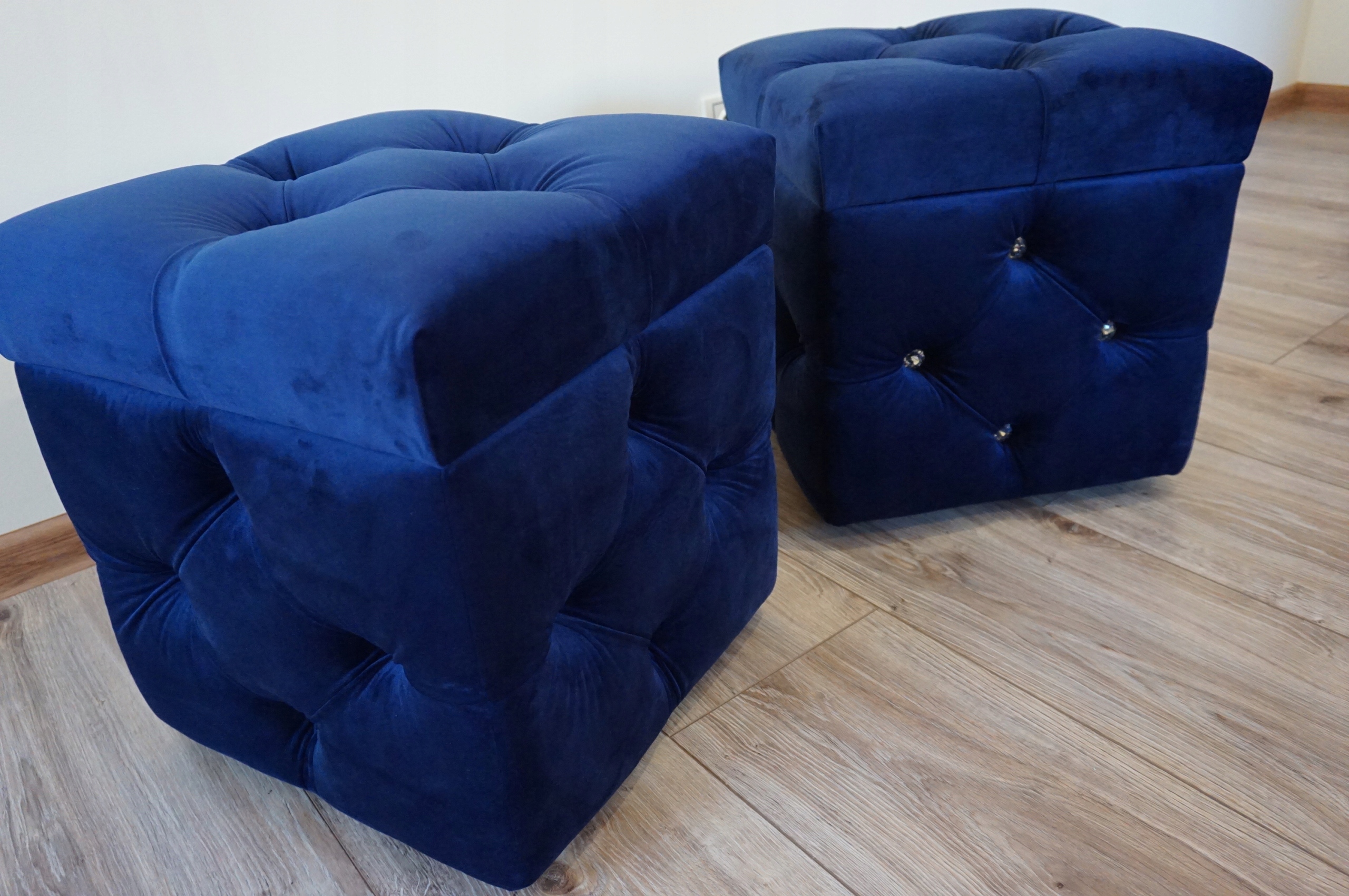 Pufa - Ławeczka otwierana, pikowana GLAMOUR. Wysokość mebla 43 cm