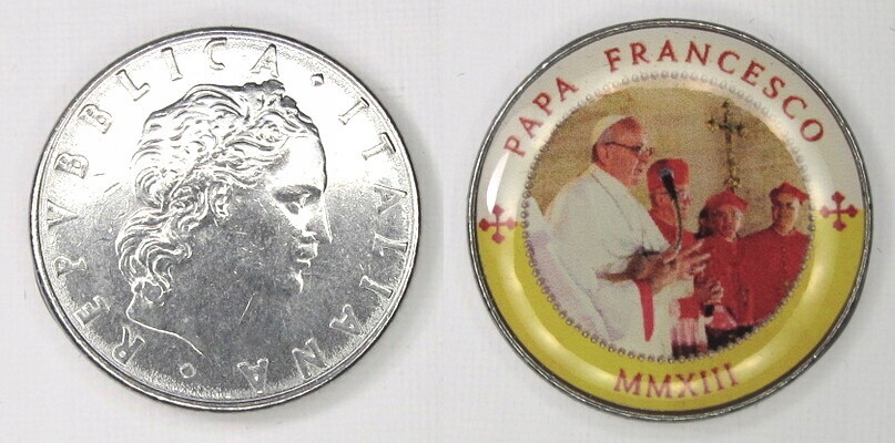 N1143. WŁOCHY, 50 LIRÓW, OKOLICZNOŚCIOWA NAKLEJKA Z PAPIEŻEM FRANCISZKIEM