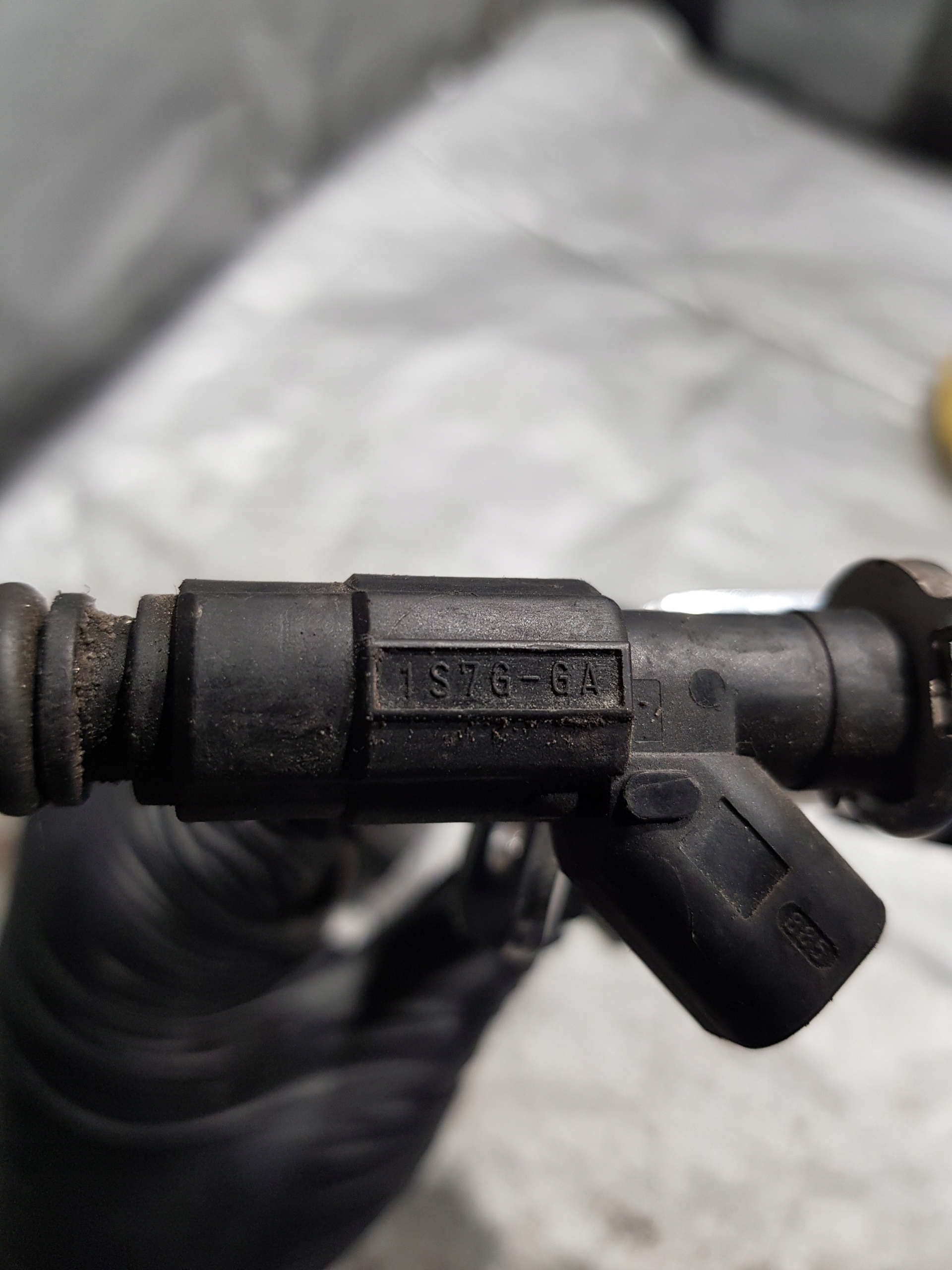 MAZDA 6 1.8 2.0 Rampe injection 4M8G-9D280-AA 0280156154