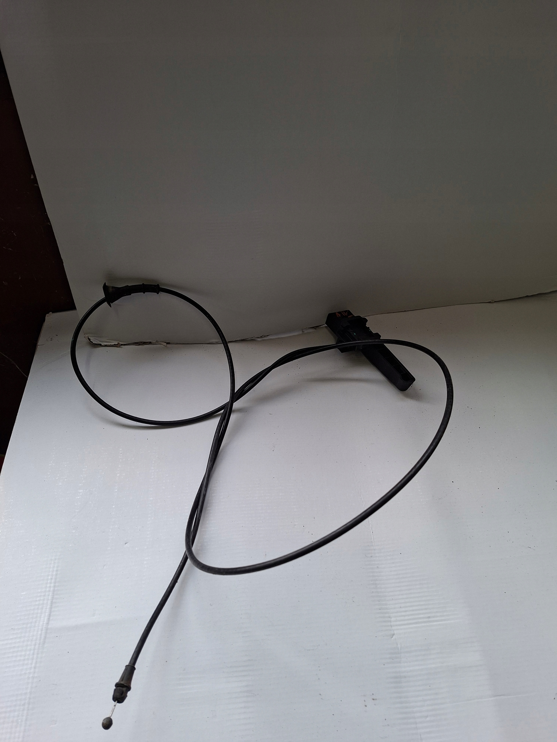 Levier Câble DO pour l’ouverture du capot OPEL ASTRA IV J
