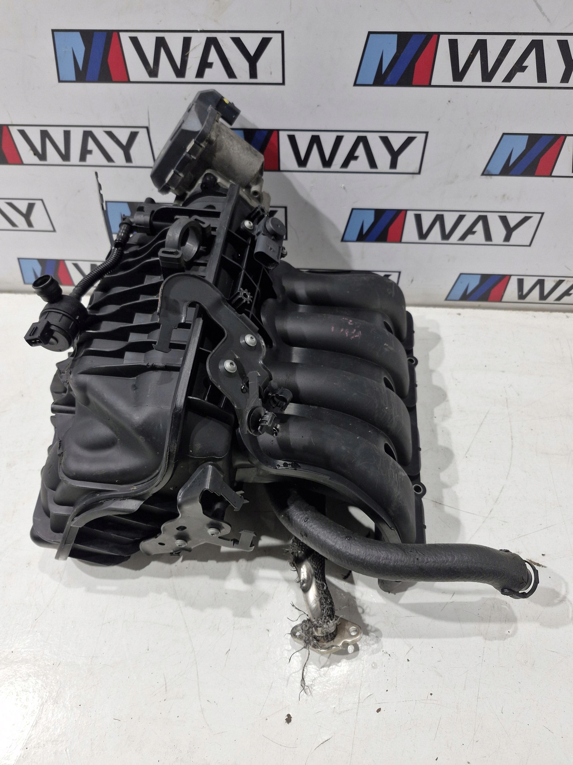 7561066 BMW E87 E90 intake manifold