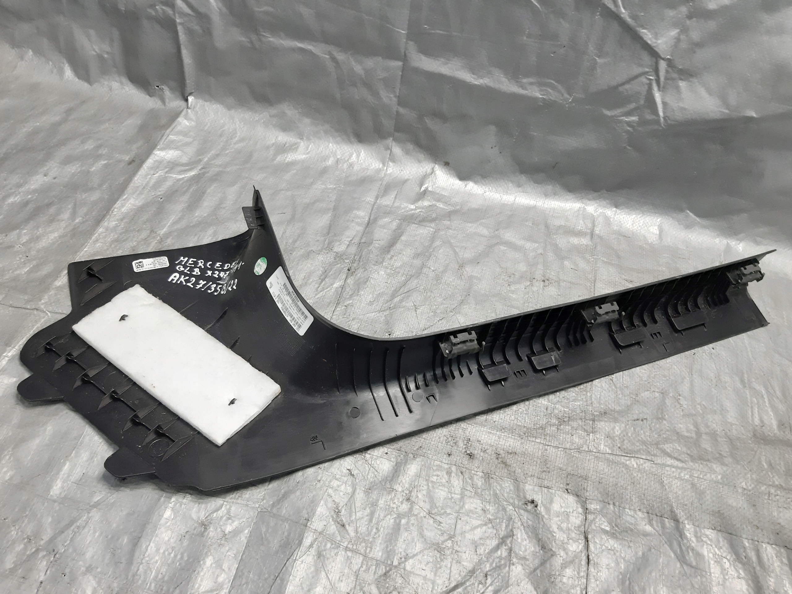 MERCEDES GLB X247 cover of the threshold moulding left front