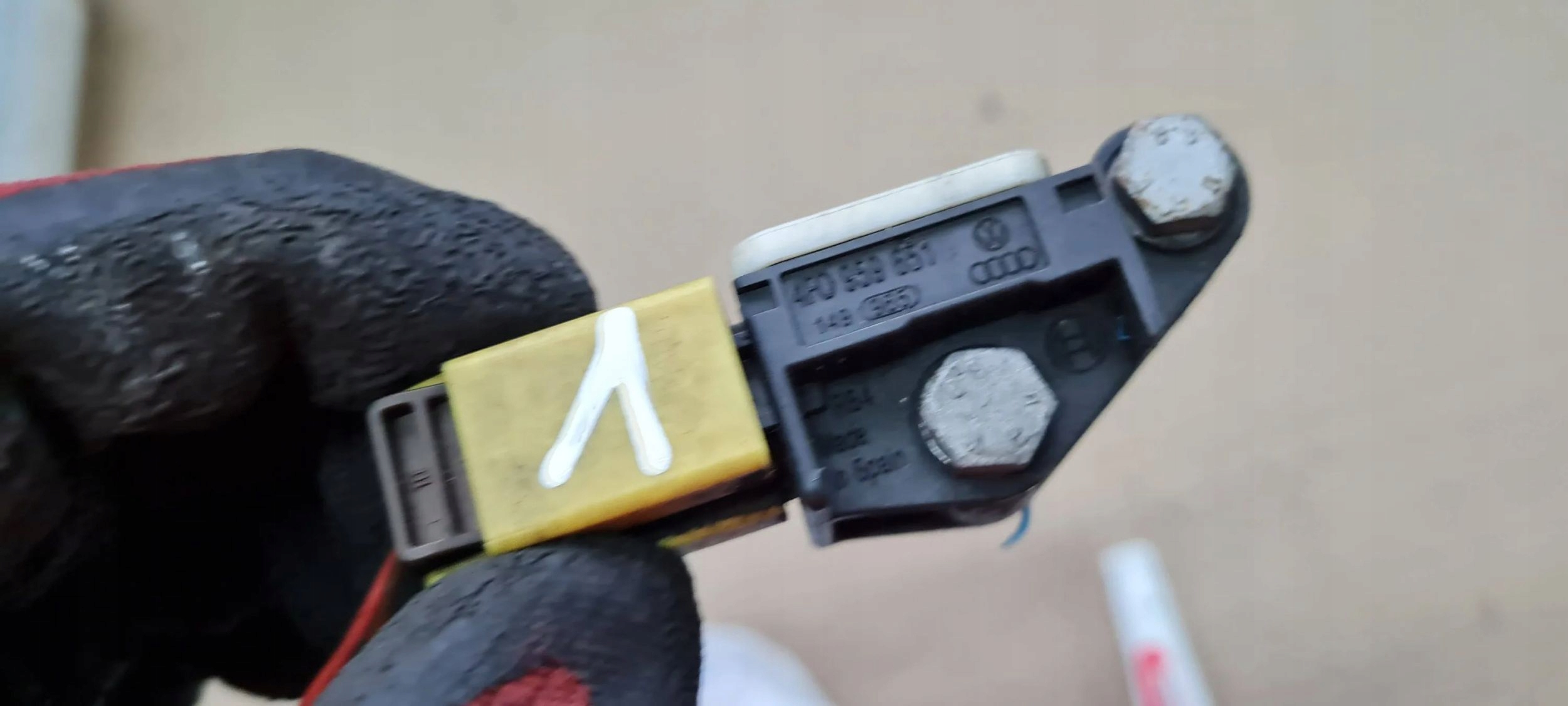A6 C6 LIFT snímač SENSOR naražení UDERZENIOWY 4F0959651