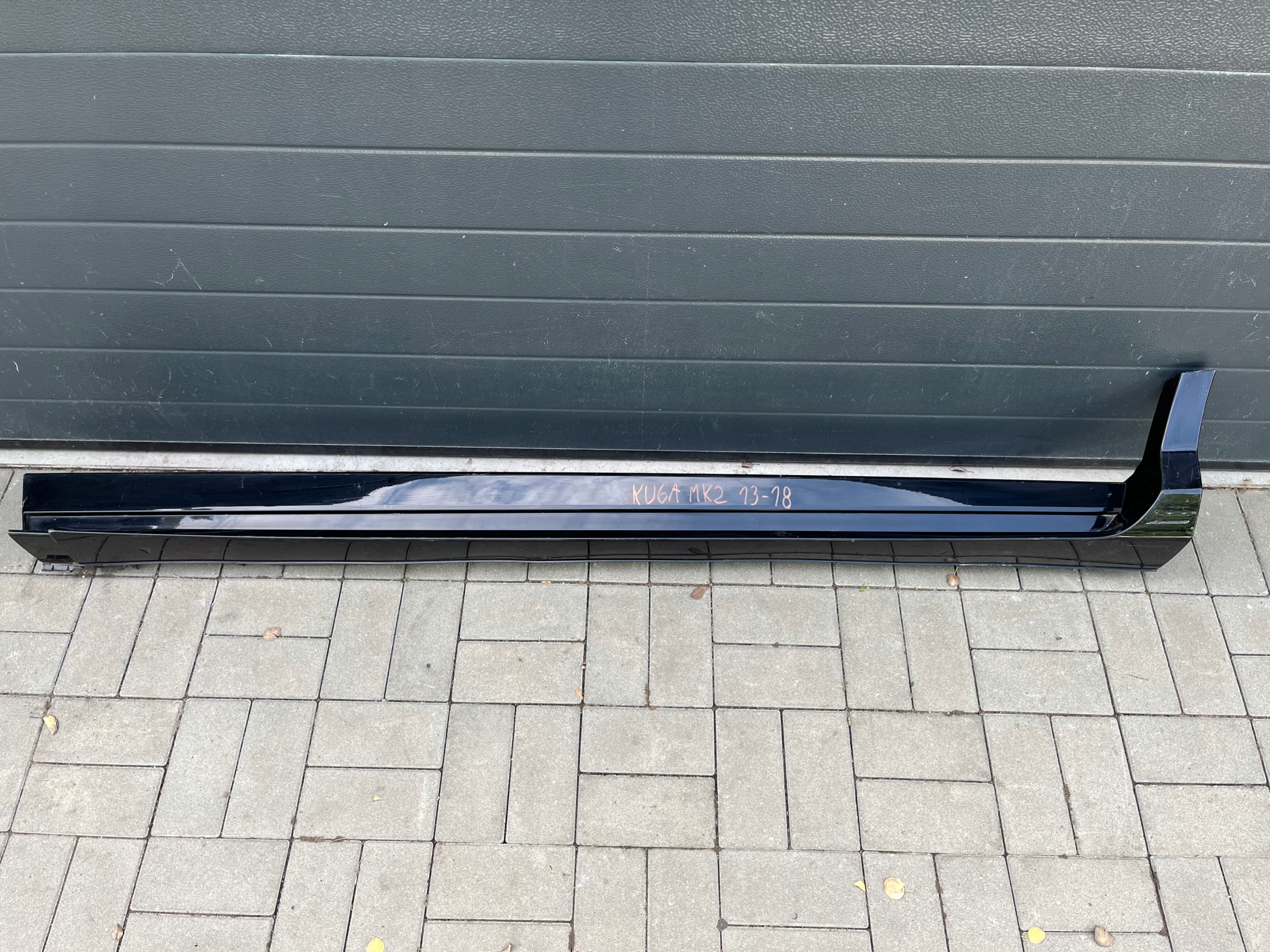 Ford Kuga MK2 12- moulding threshold left