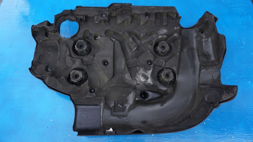 VOLVO S80 V70 XC70 XC60 2.4 D5 - fedél motorfedél