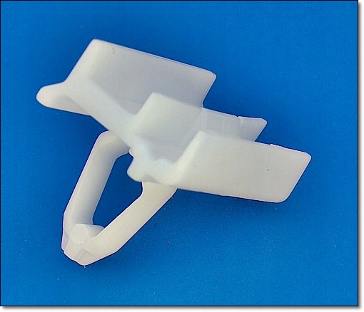 2szt BMW 3'E90 E91 -SPINKA LISTWY PROGU ZEWNĘTRZ. Jakość części (zgodnie z GVO) P - zamiennik o jakości porównywalnej do oryginału