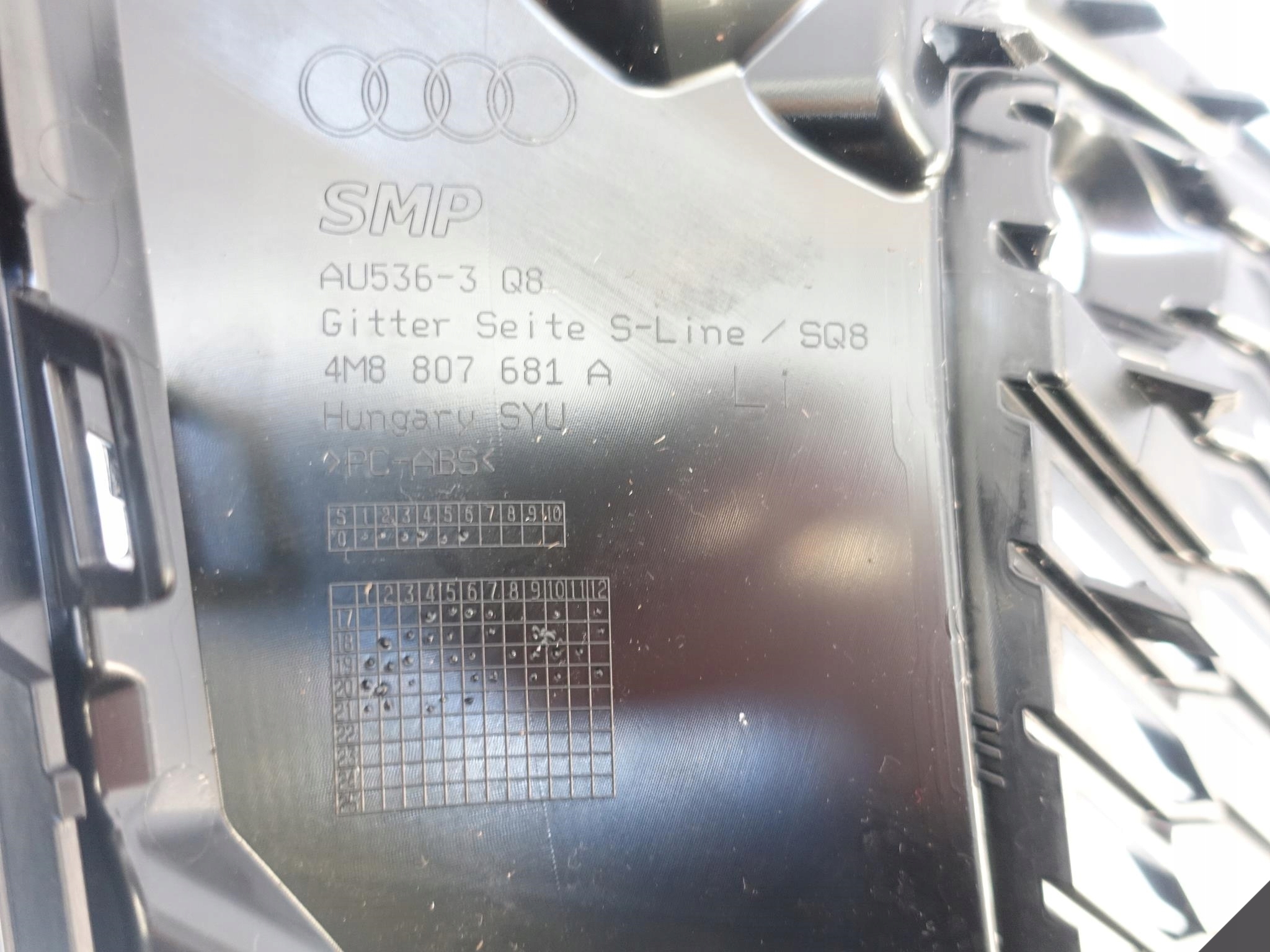 AUDI Q8 S-LINE SQ8 4M8 18- bumper grid left