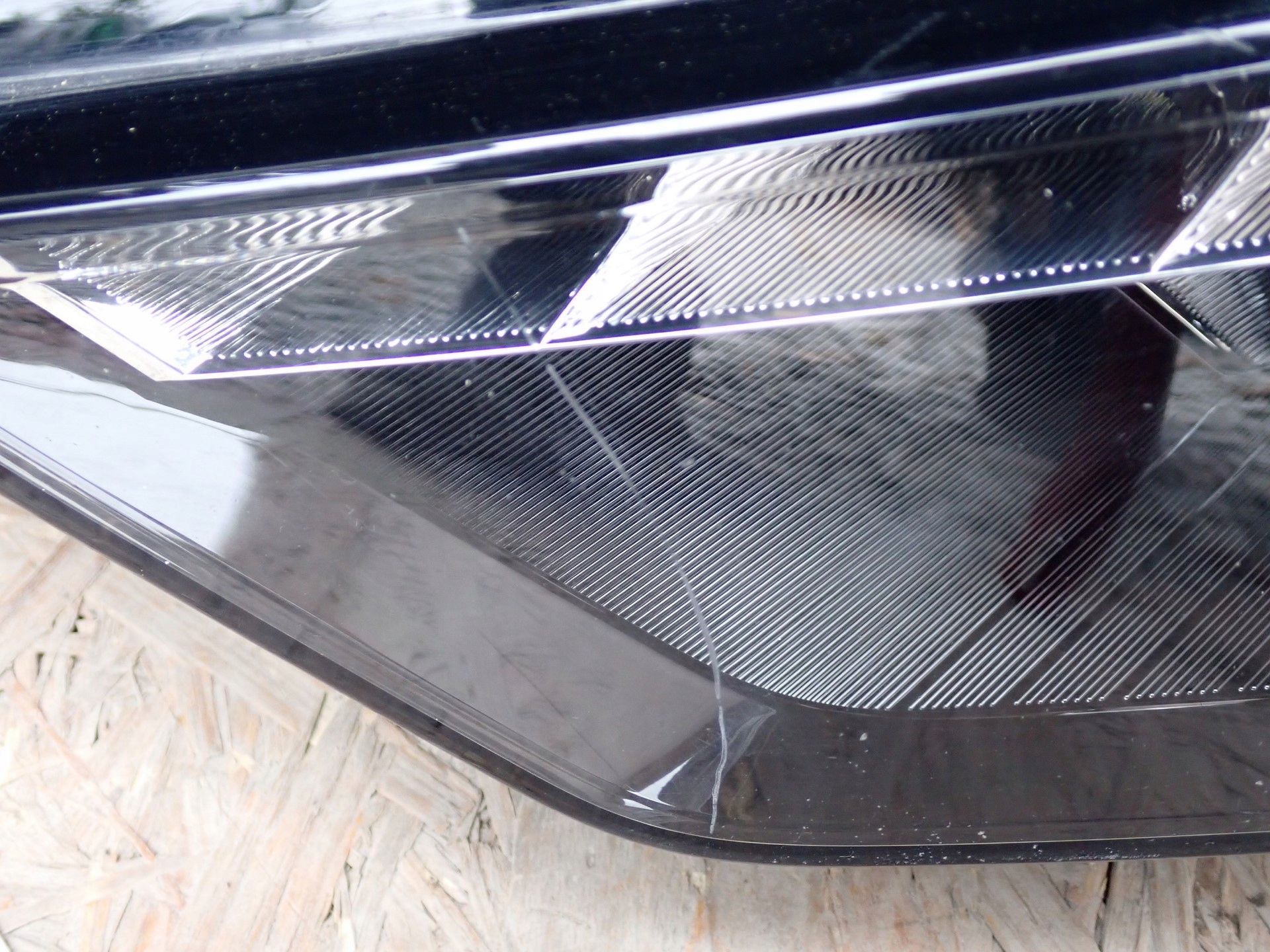 light left REFLEKTOR left SKODA KAROQ NU7 2017- 57B941015A