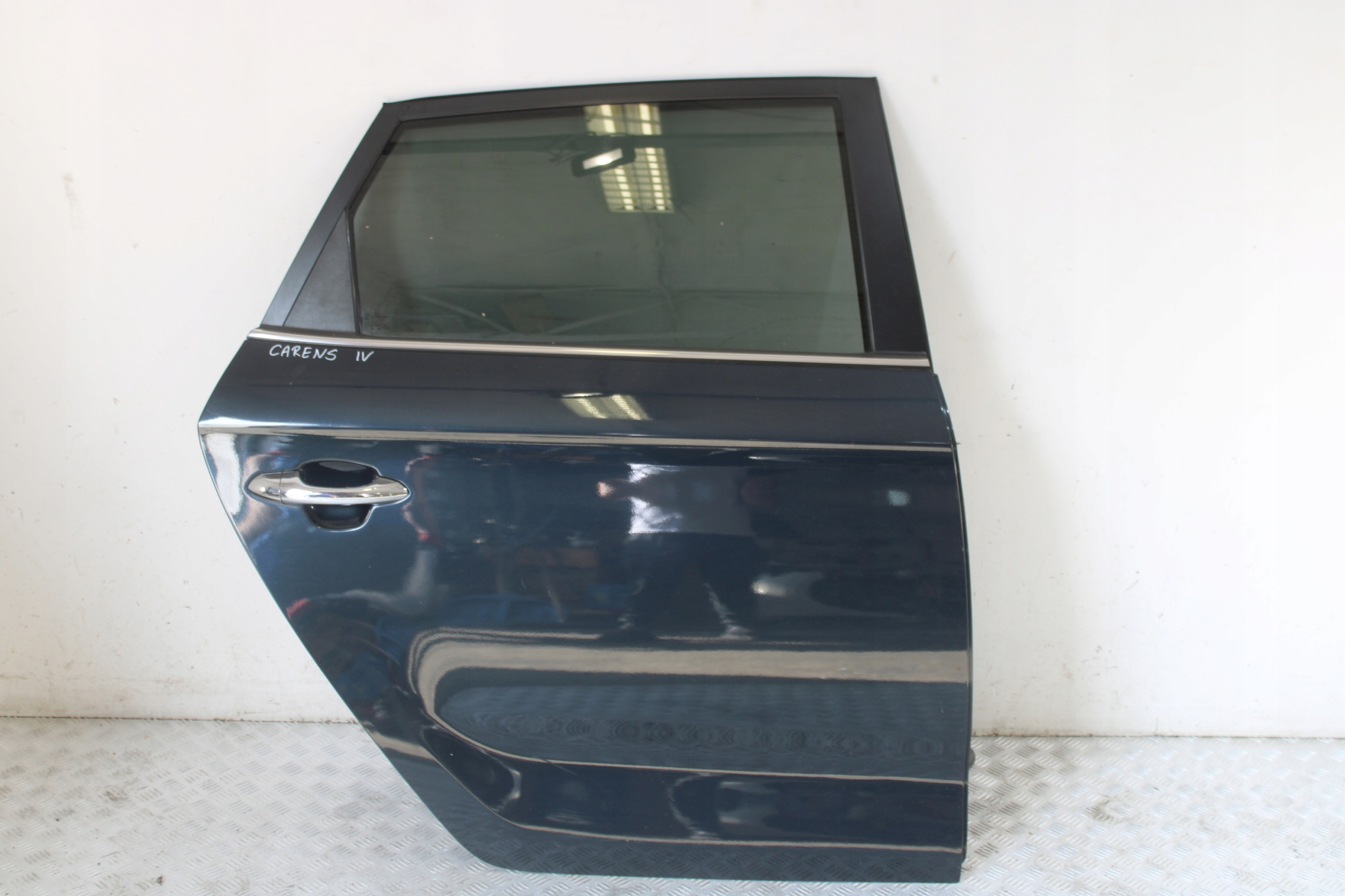 door right rear part right rear. KIA CARENS IV 4