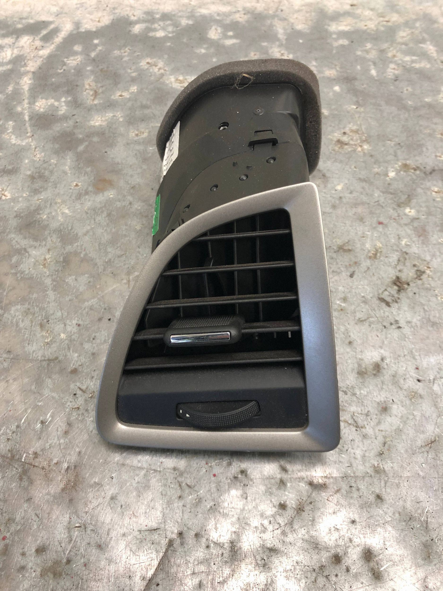 grid air conditioning devices left front OPEL ASTRA J 13300545