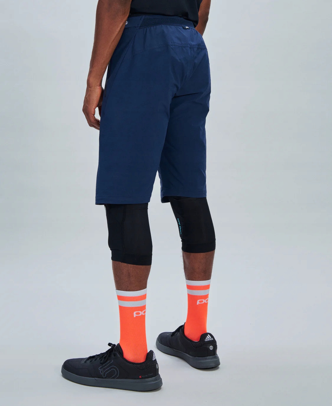 Spodenki POC Essential Enduro Shorts - TURMALINE NAVY - Rozmiar XL Rozmiar XL