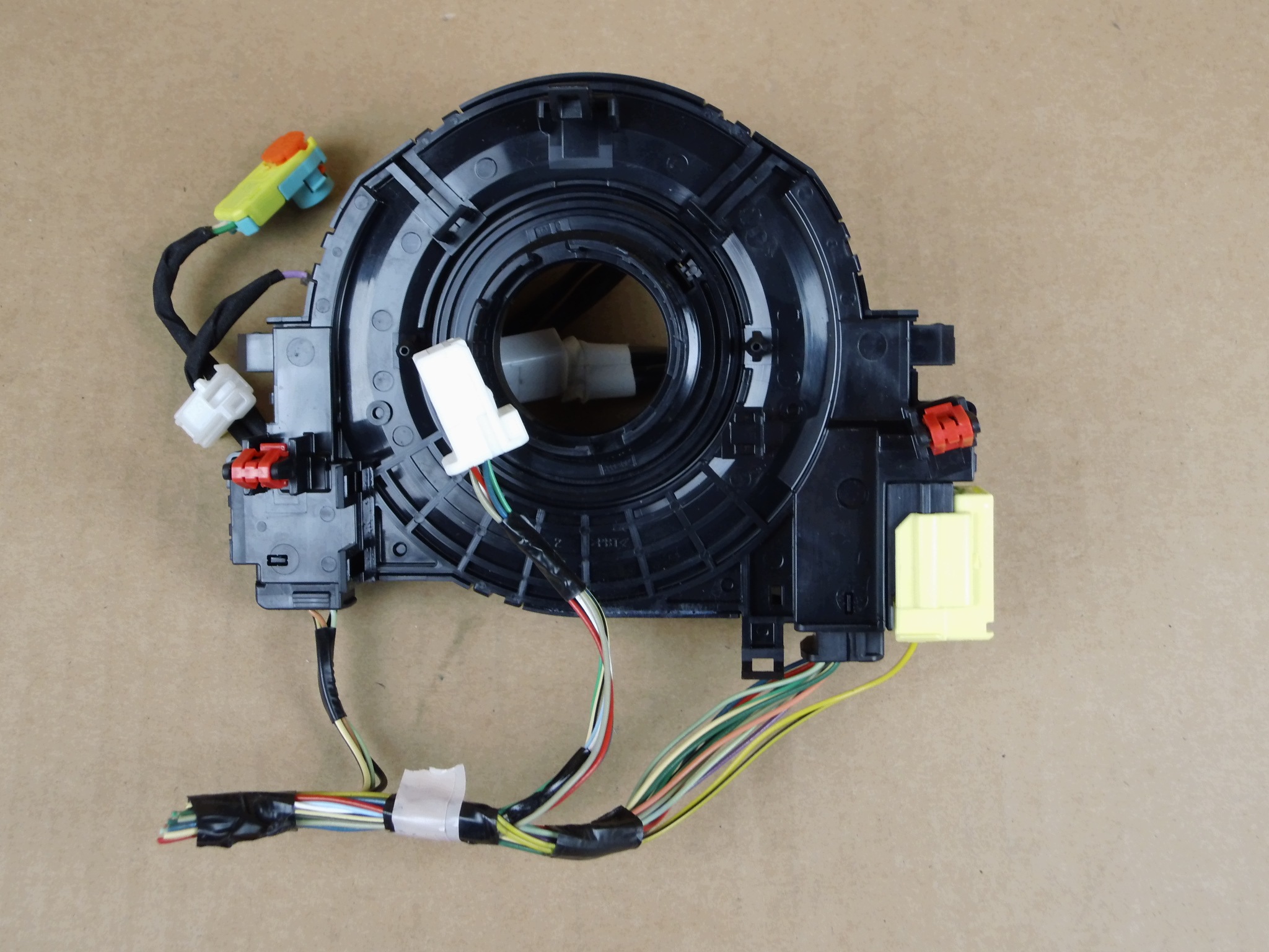 Toyota Yaris IV ring below steering wheel, 75N356