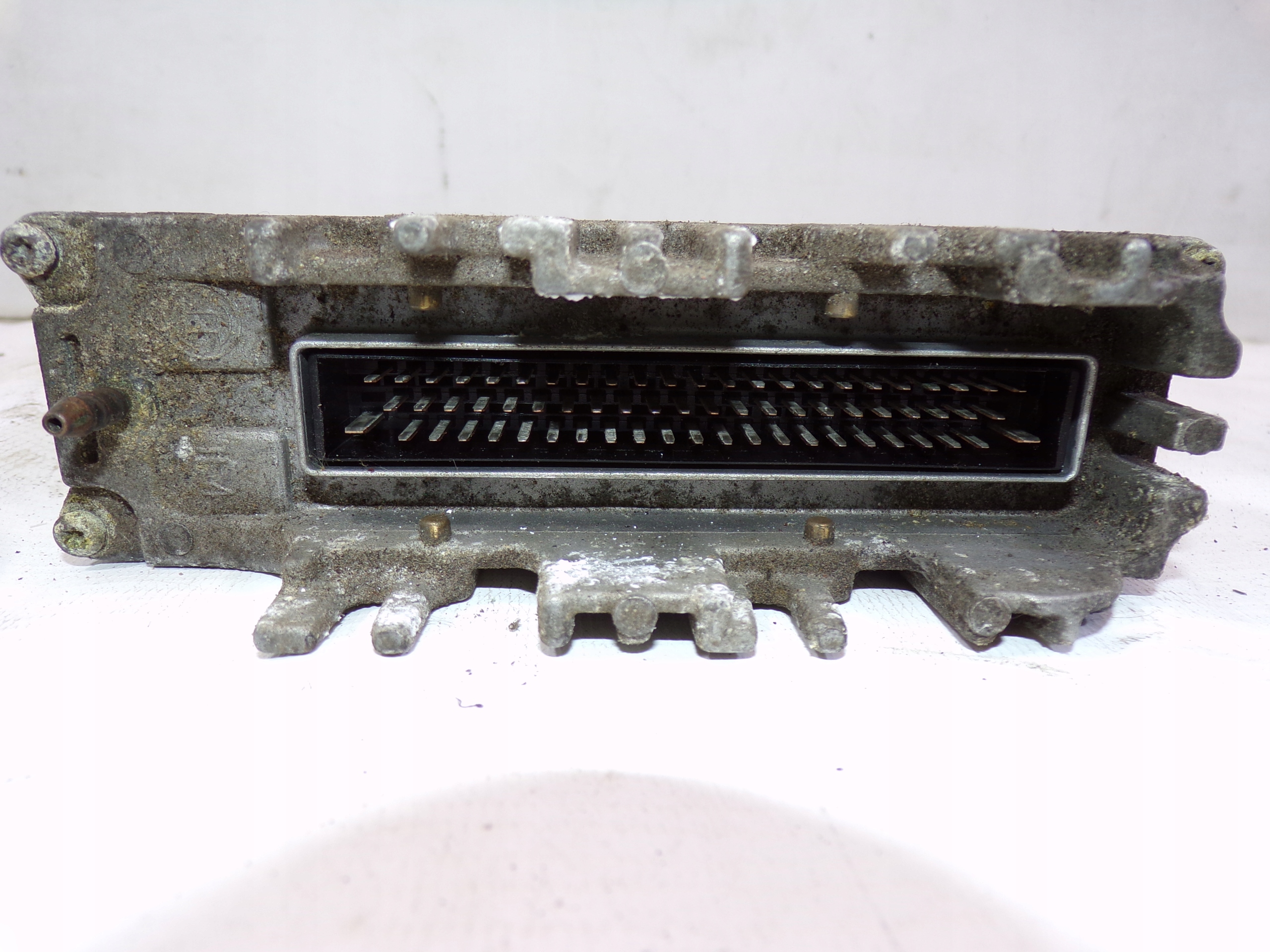 computer control unit of the engine VOLKSWAGEN TRANSPORTER T4 2.5 TDI 074906021L