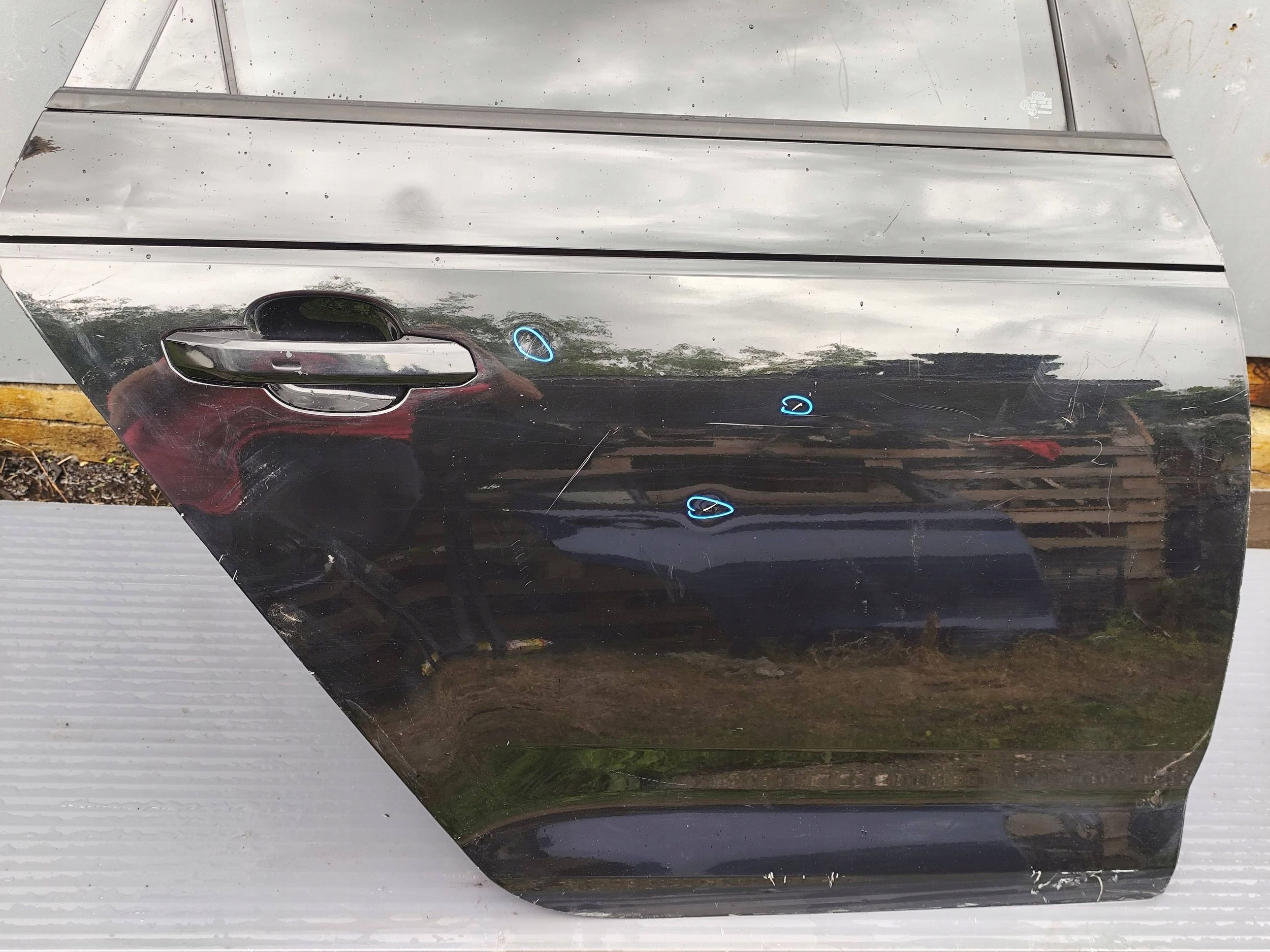 AUDI A4 B9 KOMBI door rear part right complete