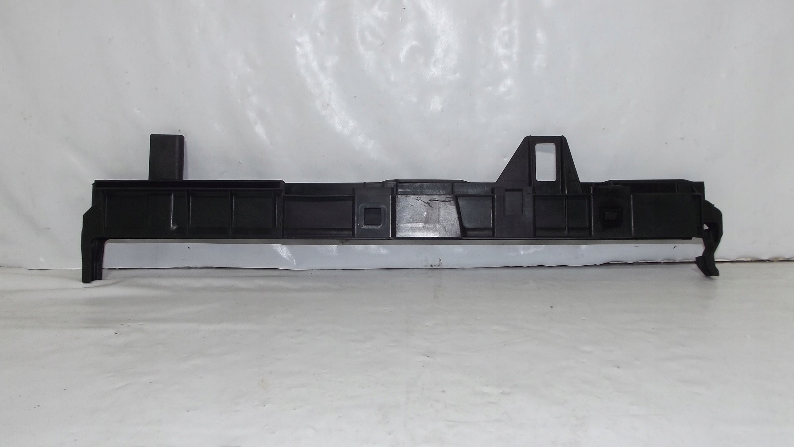 Mercedes B klasa W246 support holder radiator left A2465011720