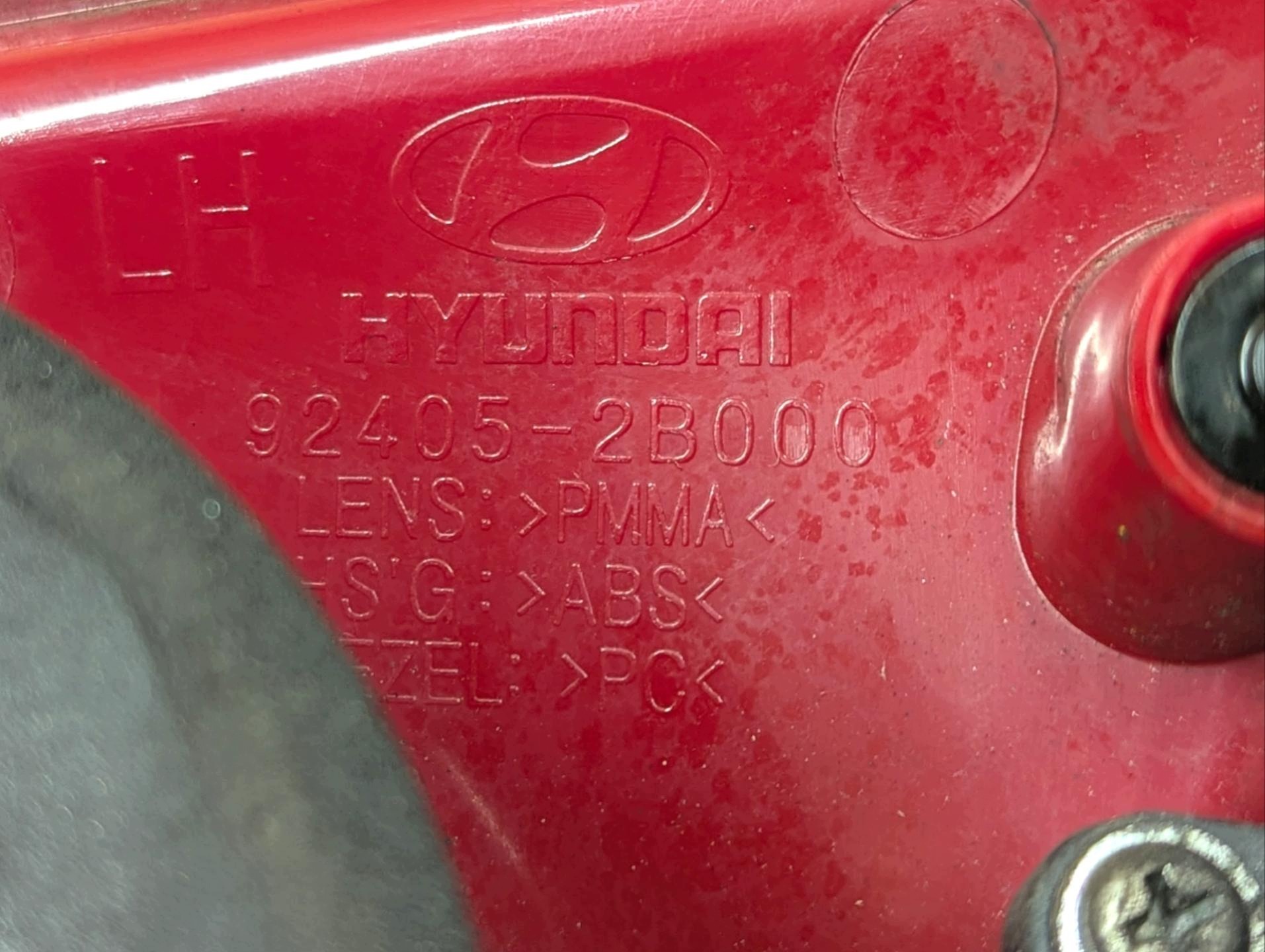 light rear to the bonnet left side Hyundai Santa Fe 2 CM 2009 92405-2B000