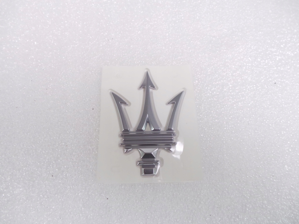 Bočné logo Emblém Maserati MC20