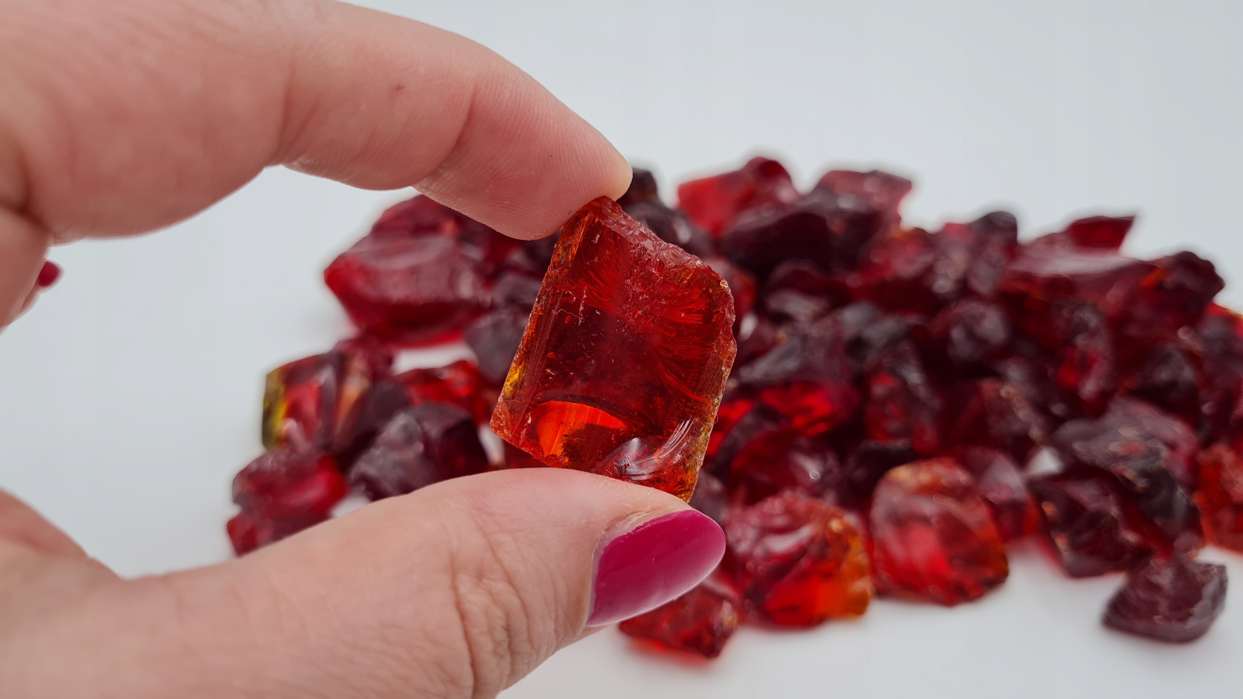 SZKŁO DEKORACYJNE drobne CZERWONE grys 5kg 3-5cm Marka inna