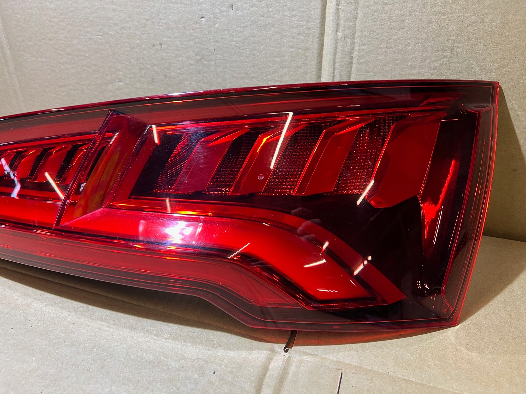 AUDI Q5 II 80A FY light LED right rear right rear part USA