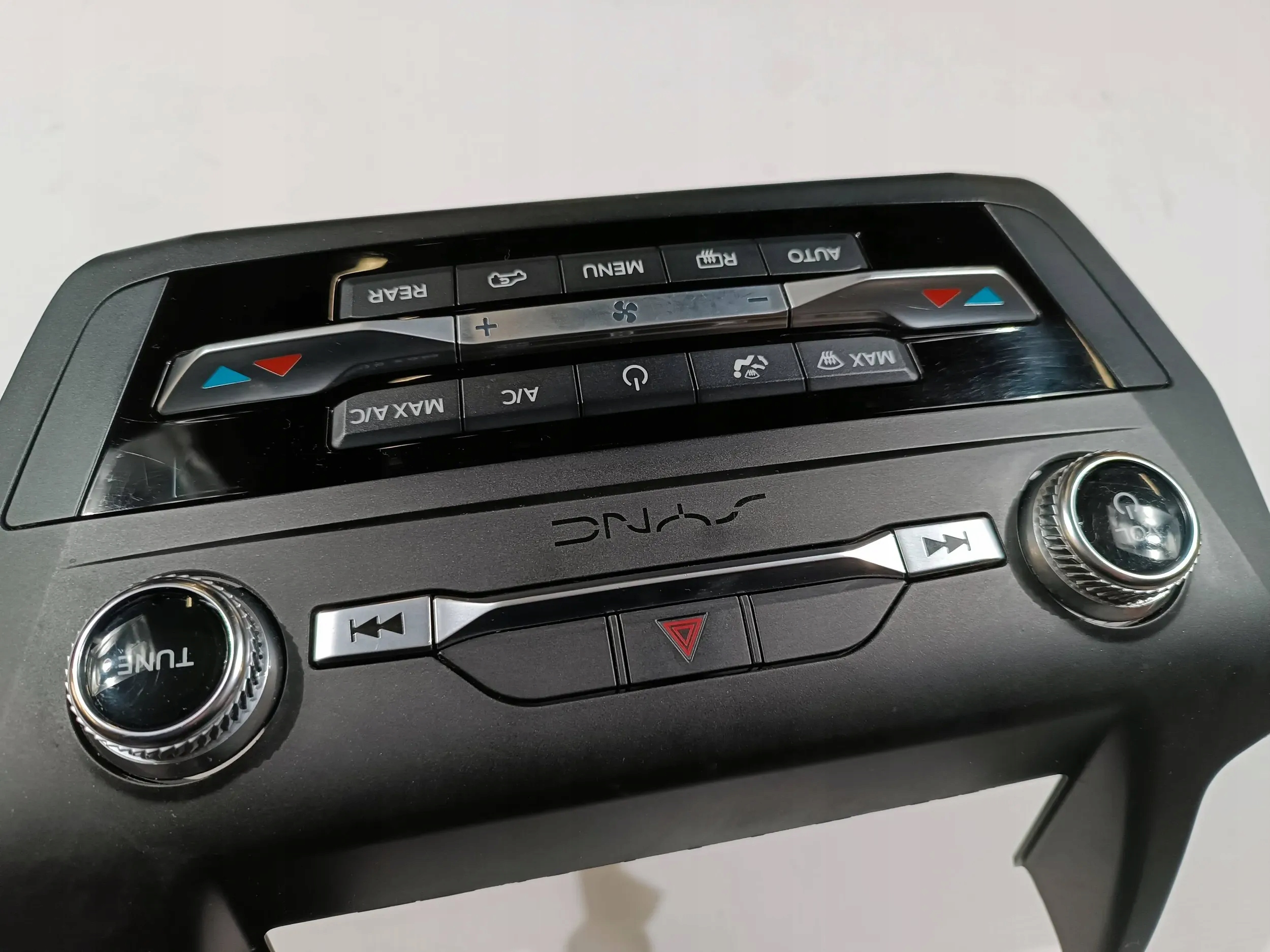 panel ovládání rádia klimatizaci Ford Explorer VI 2020