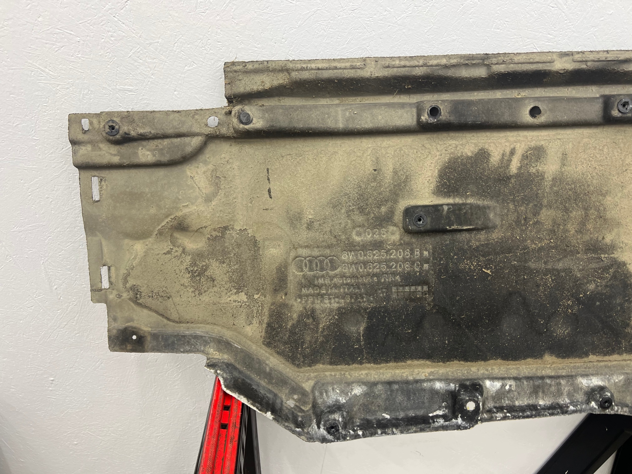 cover chassis right AUDI A4 B9 8w0 8W0825208B