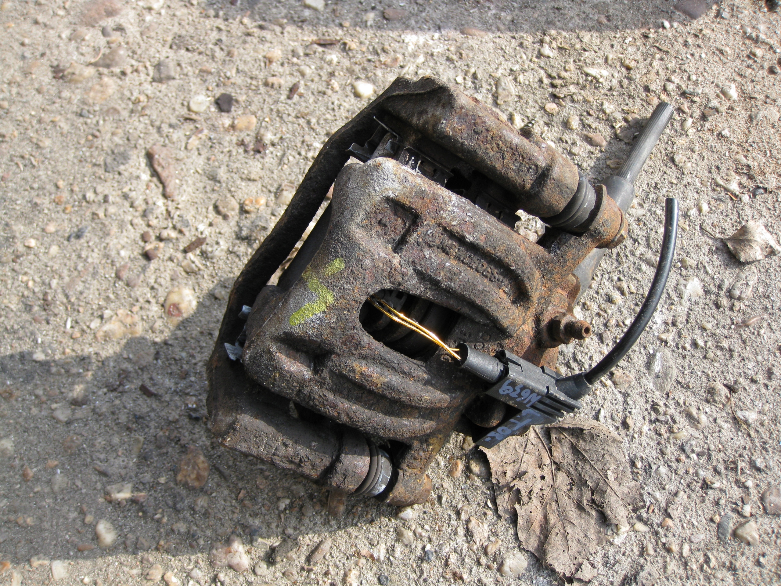 MERCEDES VITO W639 08R 2.2CDI caliper left rear part