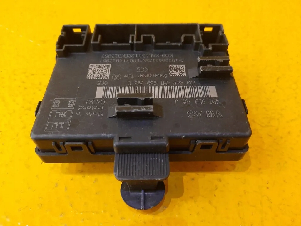 Audi e-tron модуль водитель двери 4M0959795J