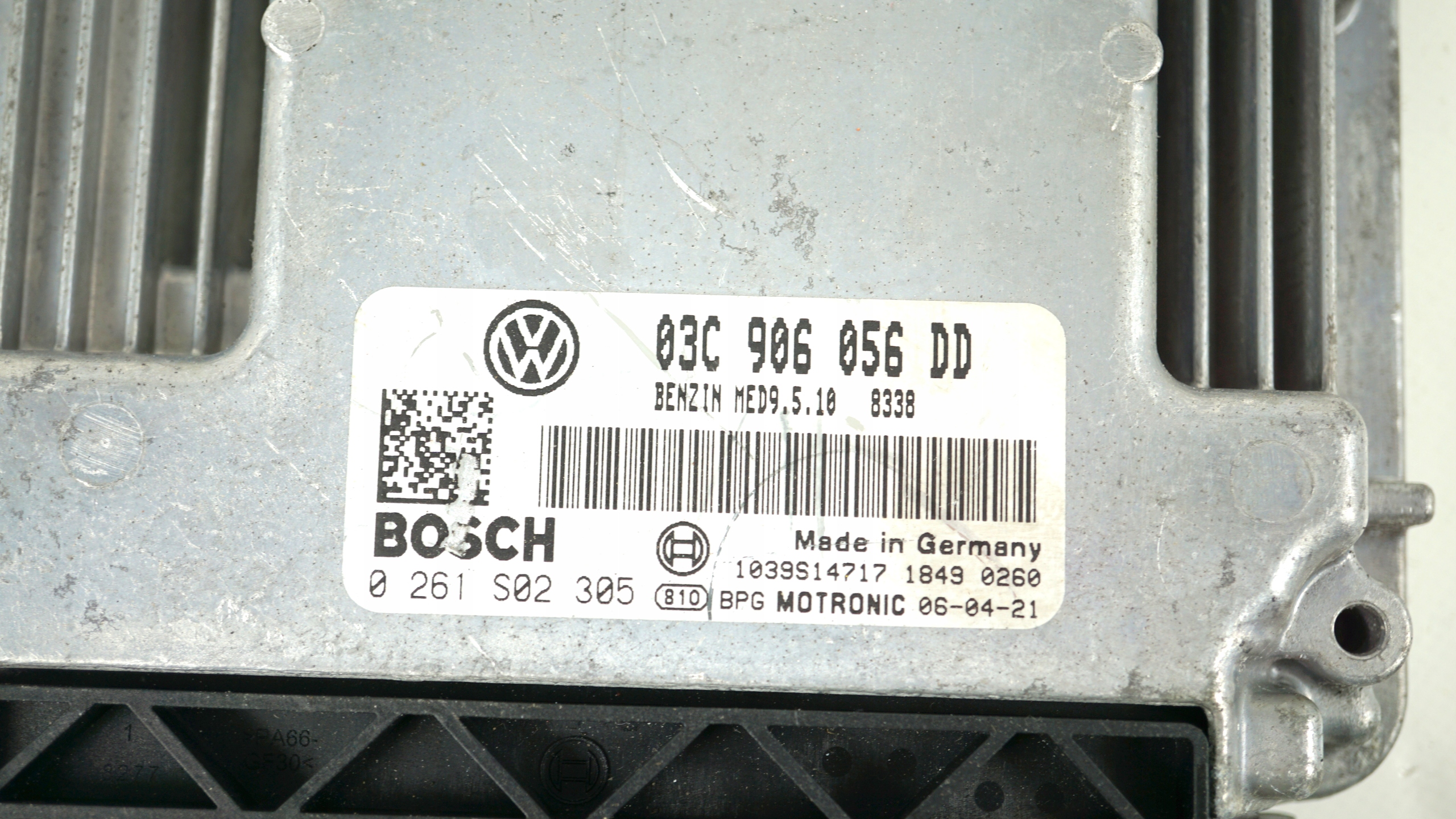 computer control unit of the engine VW GOLF 5 V 1.6 FSI 03C906056DD 0261S02305