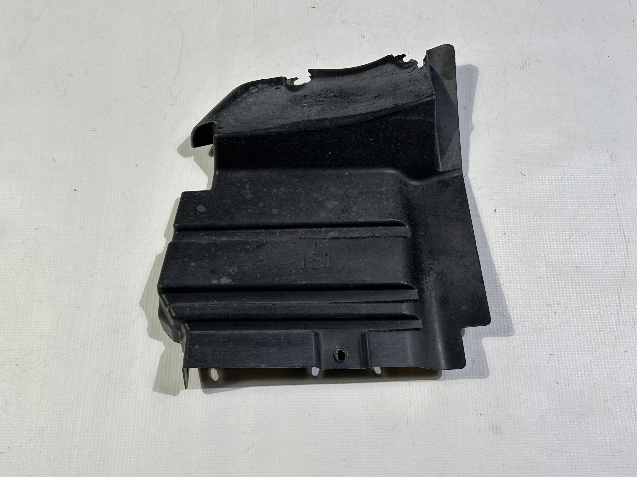 Element nadkola of a fender front front left lower Nissan Titan 2016+