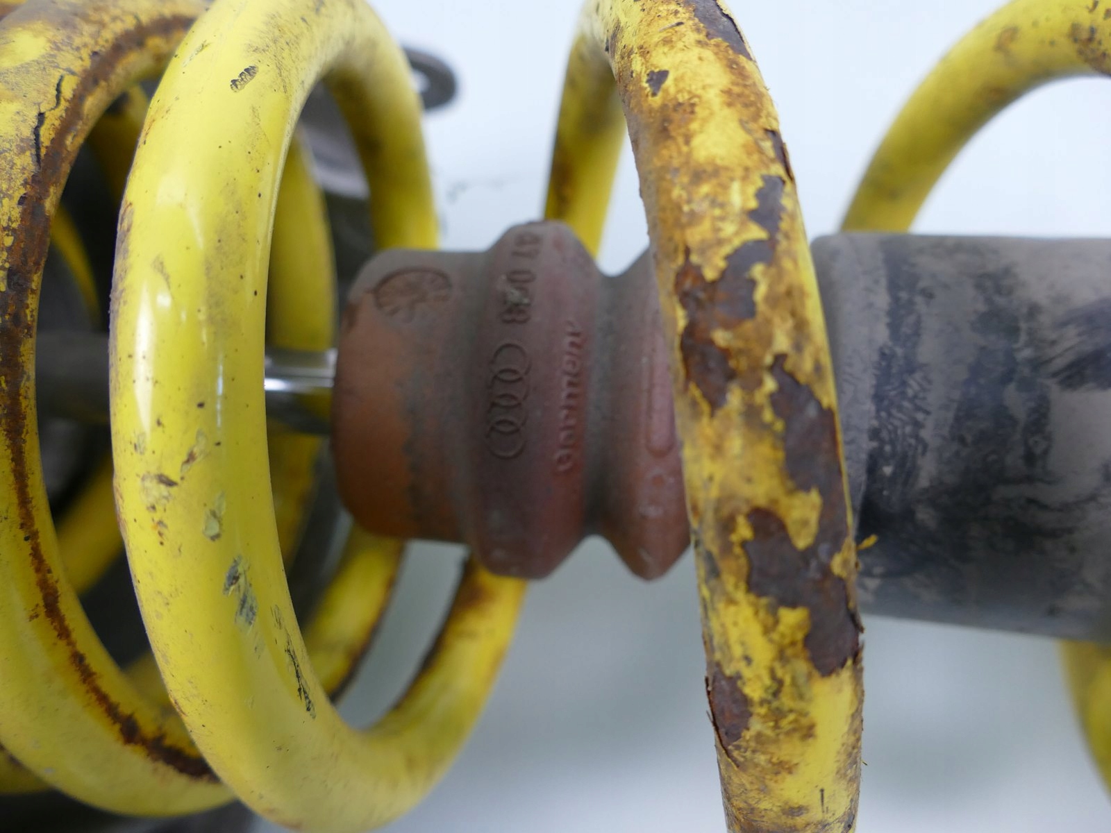 AUDI A6 C6 3.0 TFSI shock absorber left front 4F0413031