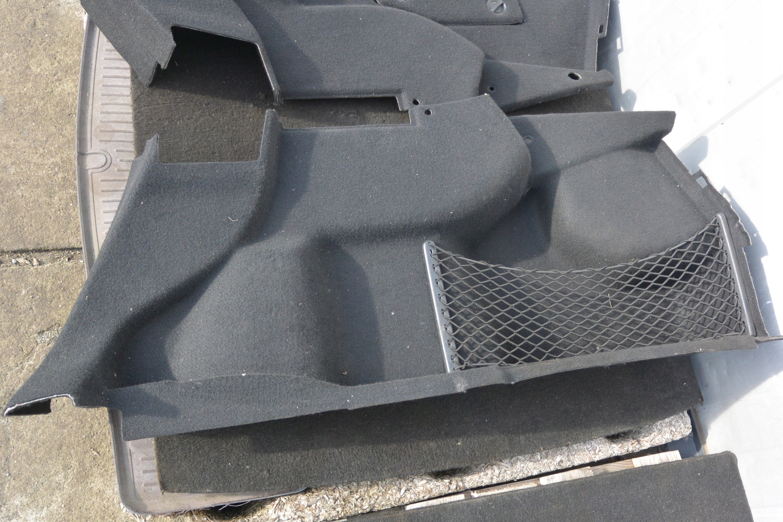 side mats boot LIFT sedan right MERCEDES-BENZ E-KLASA W211