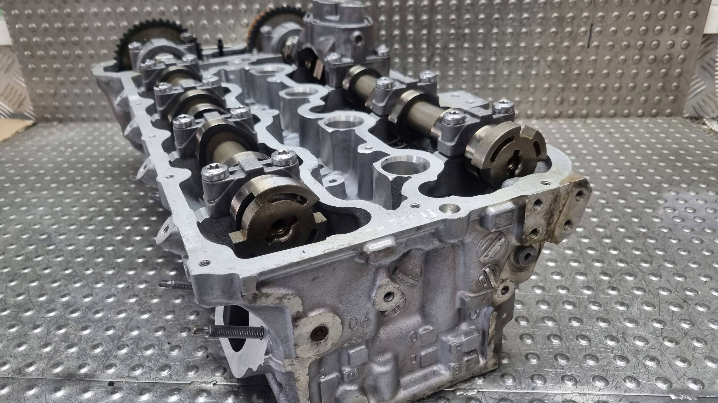 head. of the engine left 5-8 7586182 BMW X5M E70 X6M E71 4.4 5.0i S63B44A
