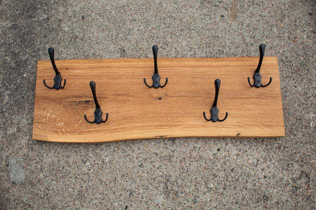 

Wieszak ścienny loft drewno 5 haków dąb 70 cm