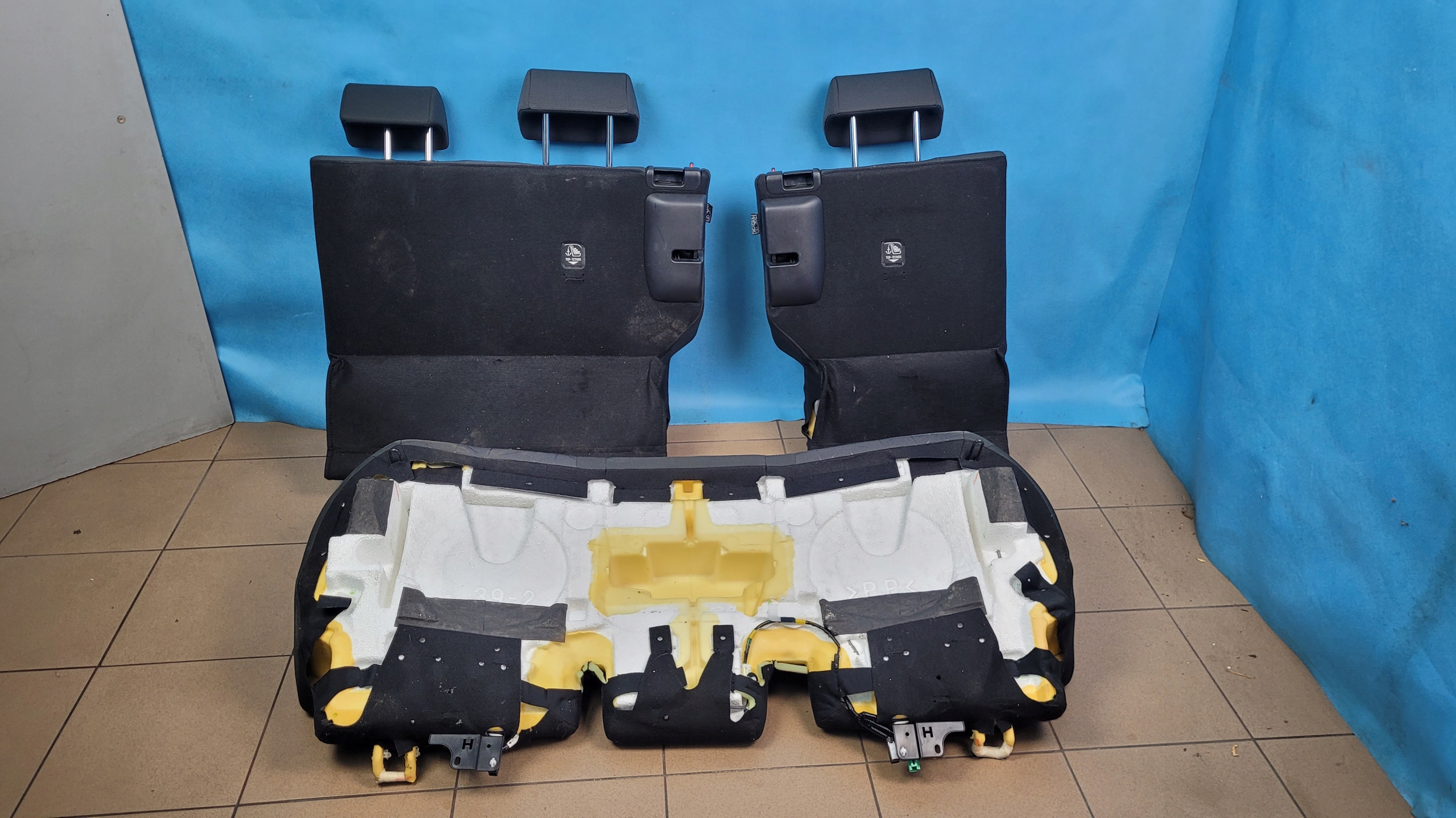 TOYOTA RAV4 V 19r диван зад