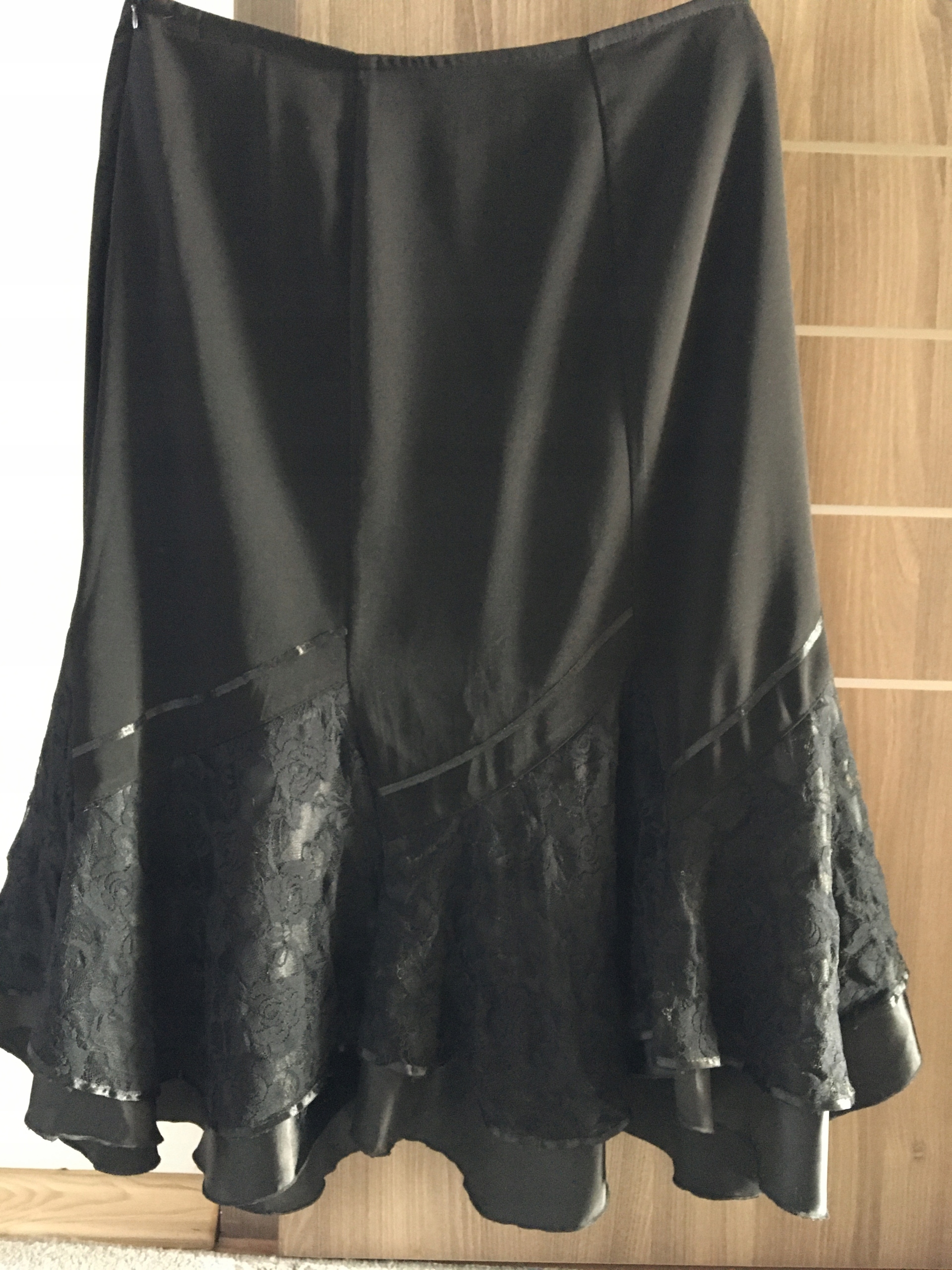 CZARNA SPÓDNICA - DŁUGA - ELEGANCKA KORONKA _r. 46