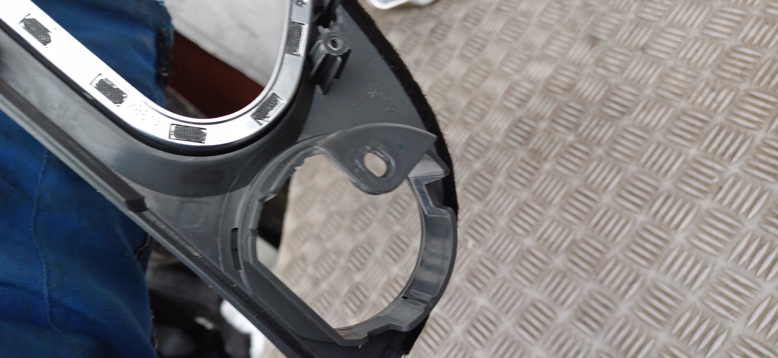 AUDI A6 C6 obal budíku RÁM 4F1857115F
