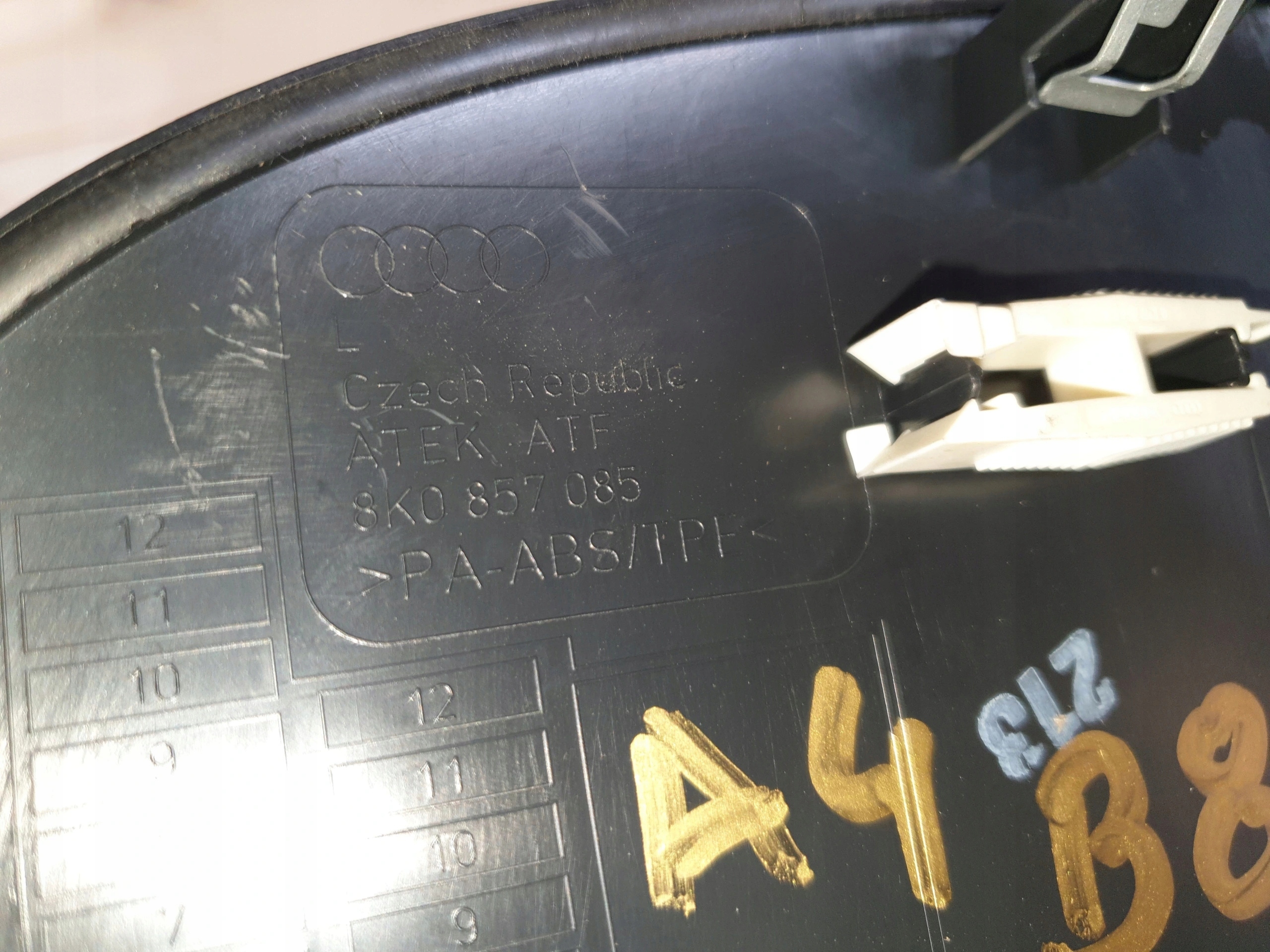 AUDI A4 B8 cover consoles left 8K0857085