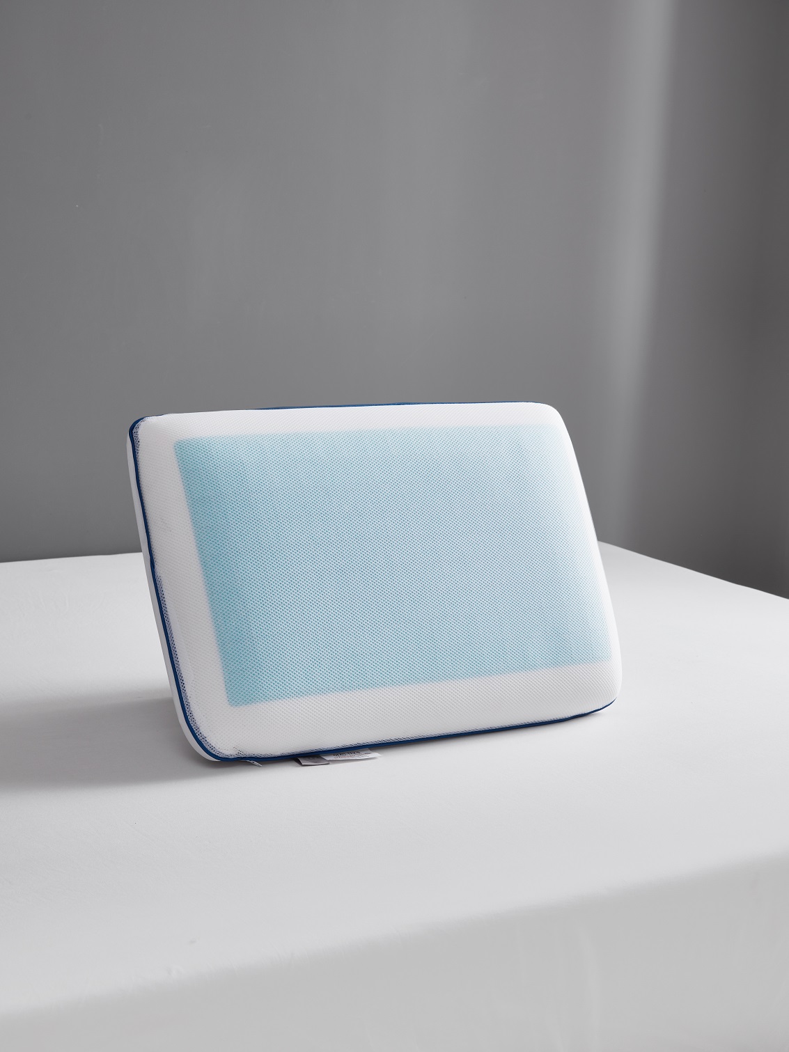 Polštář na spaní z paměťové pěny gel, chladivý