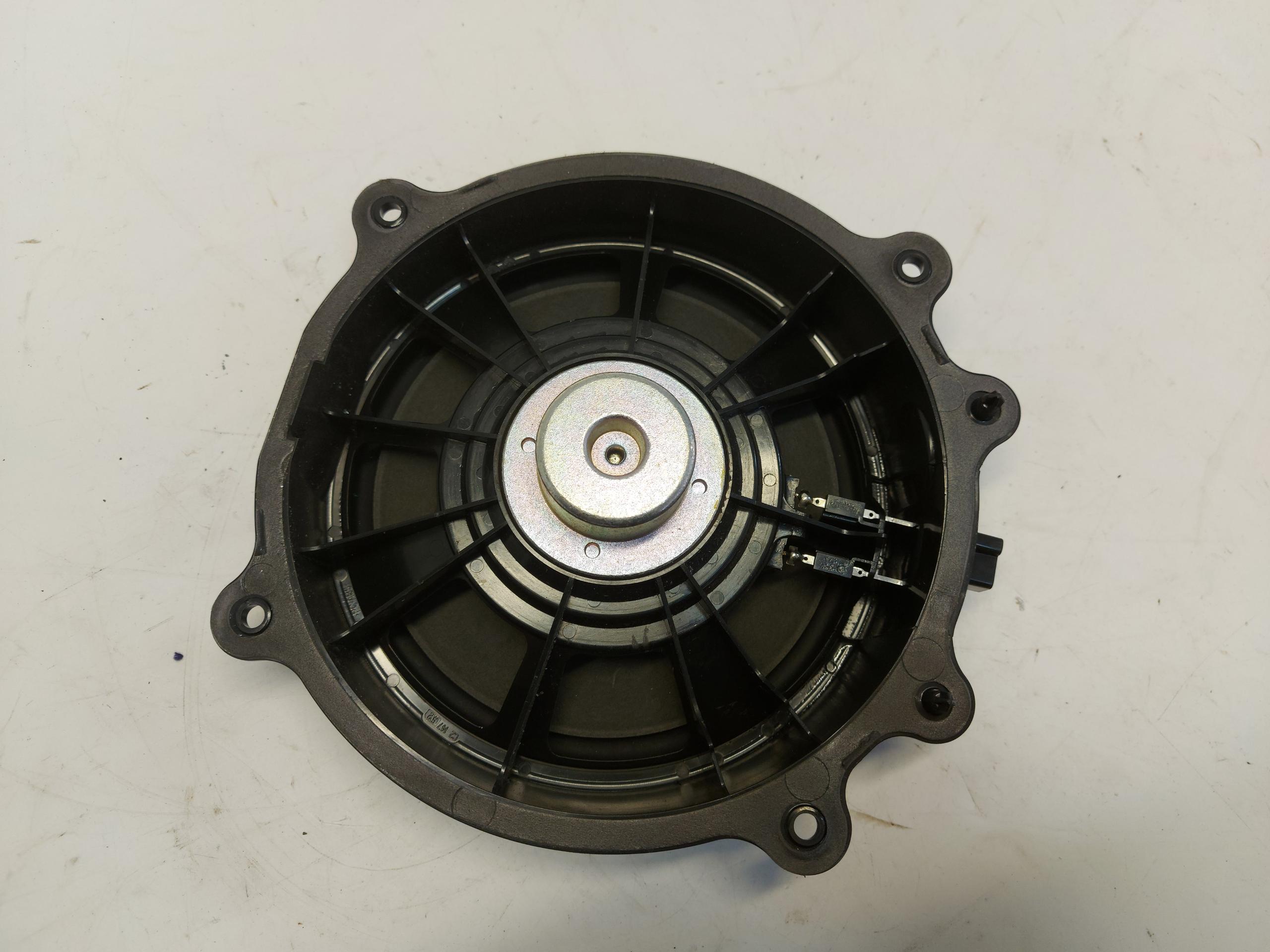 Tesla Model 3 III speaker door right front front 1079744-00-e