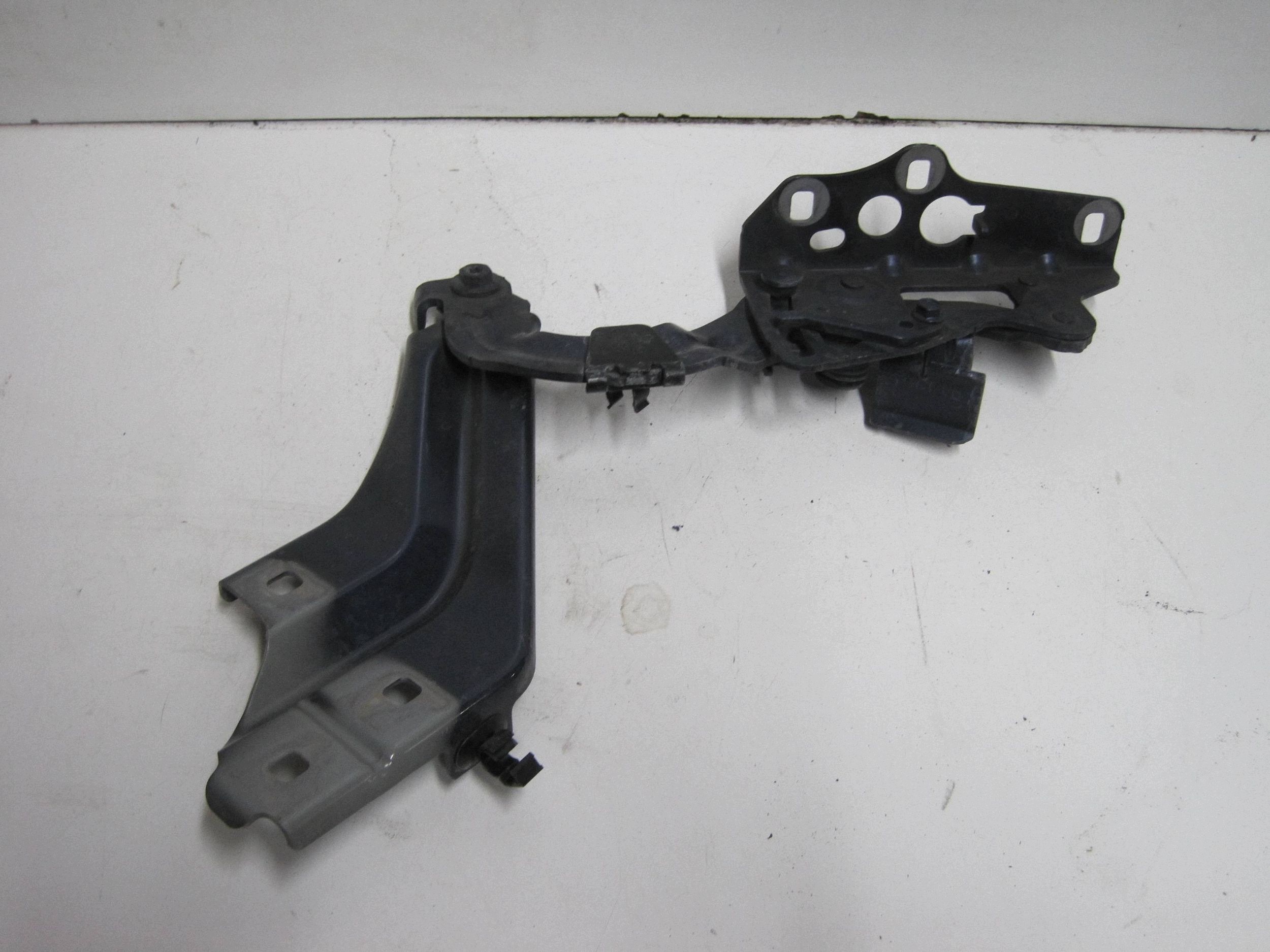 bonnet hinges left MERCEDES C KLASA W206 A2068803801