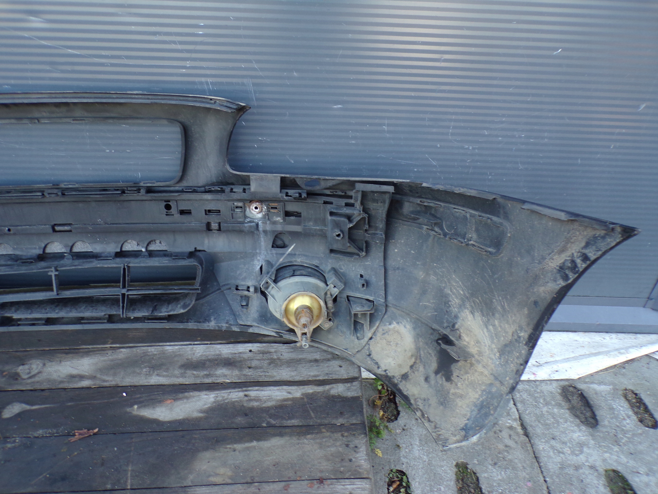 front bumper front VOLVO S60 1 WERSJA below washers colour 427-26 (1)