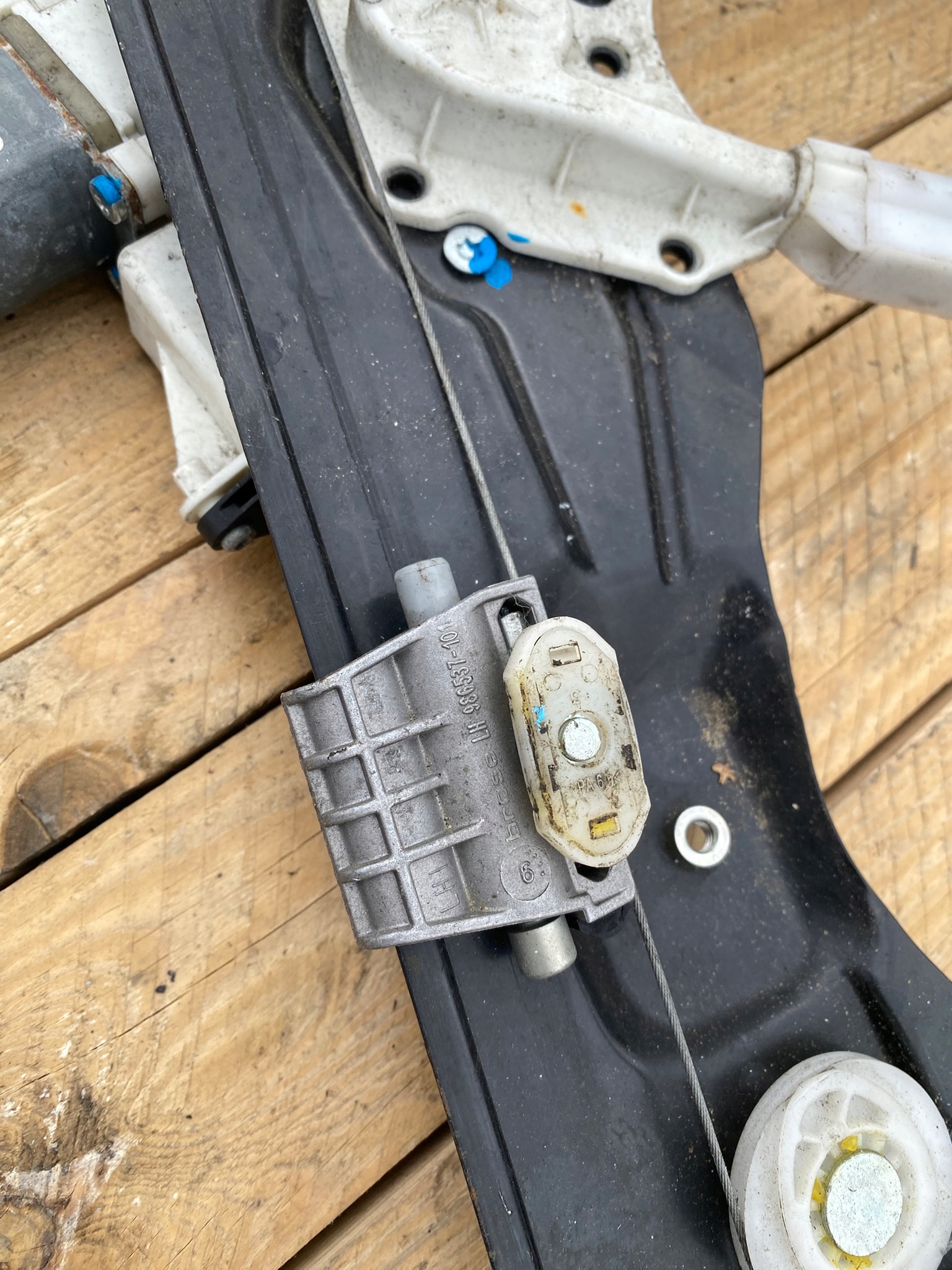 mechanism window regulator left front OPEL ASTRA III H CABRIO 13193231