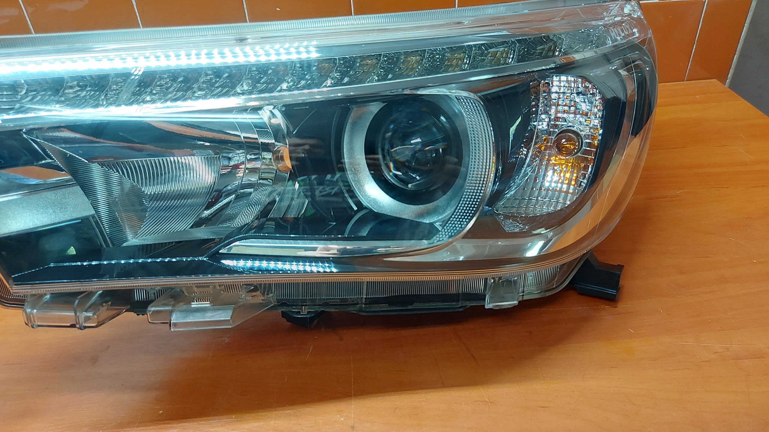 REFLEKTOR light left left front TOYOTA HILUX VIII 15-20