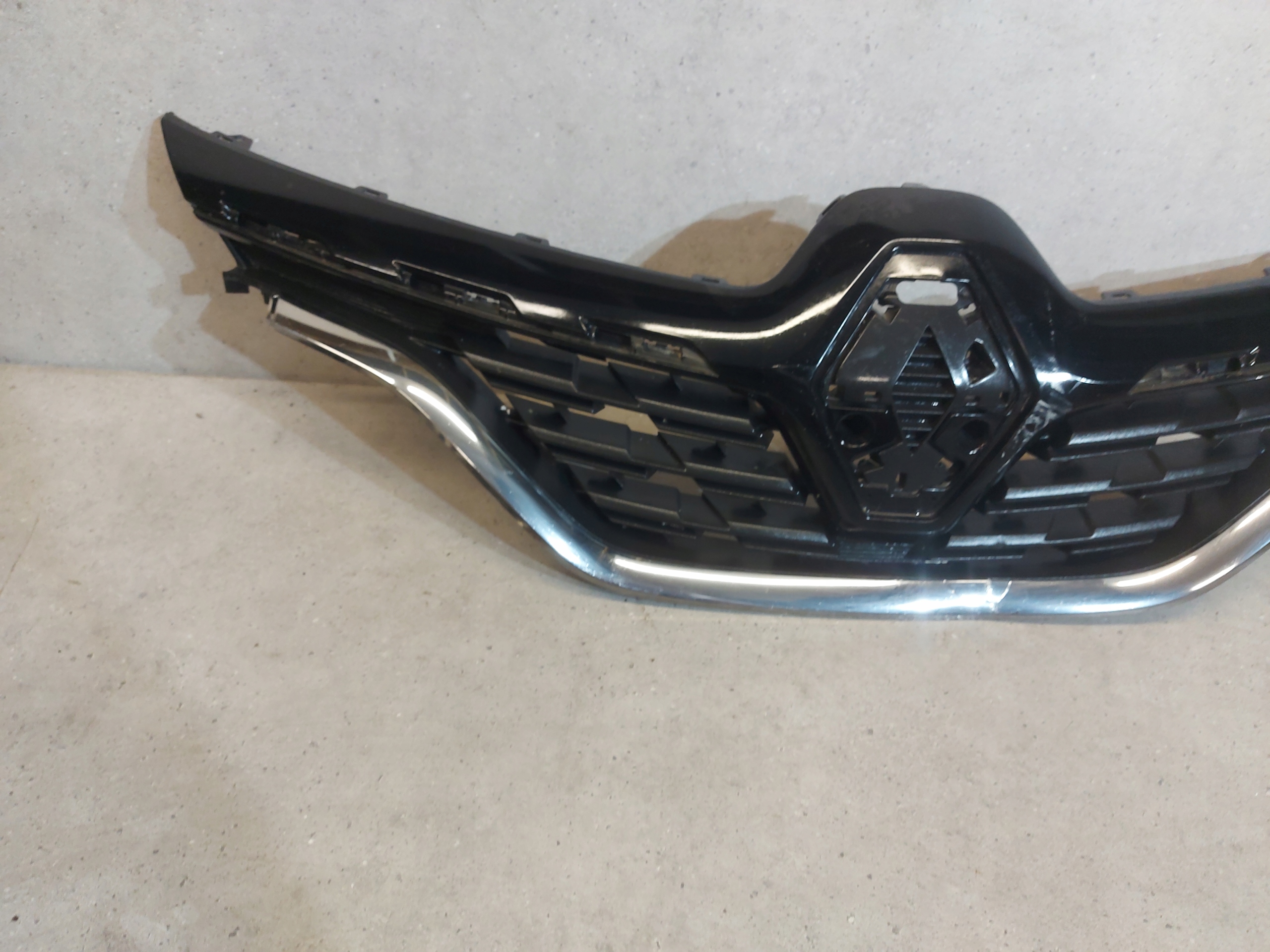 решетка радиатора renault CAPTUR II 2 623105565R