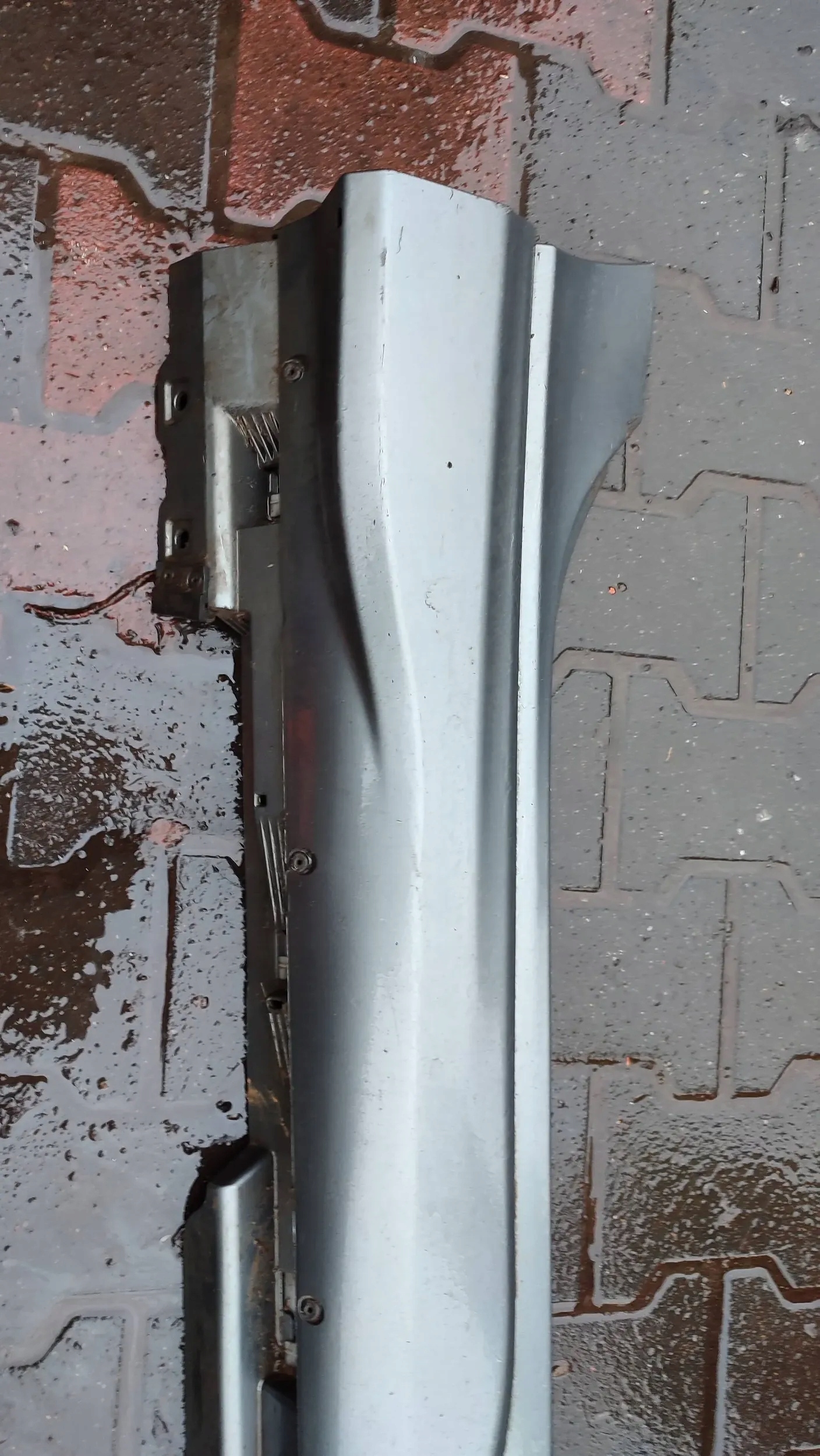 Volvo V40 2018 right moulding threshold cap R-design
