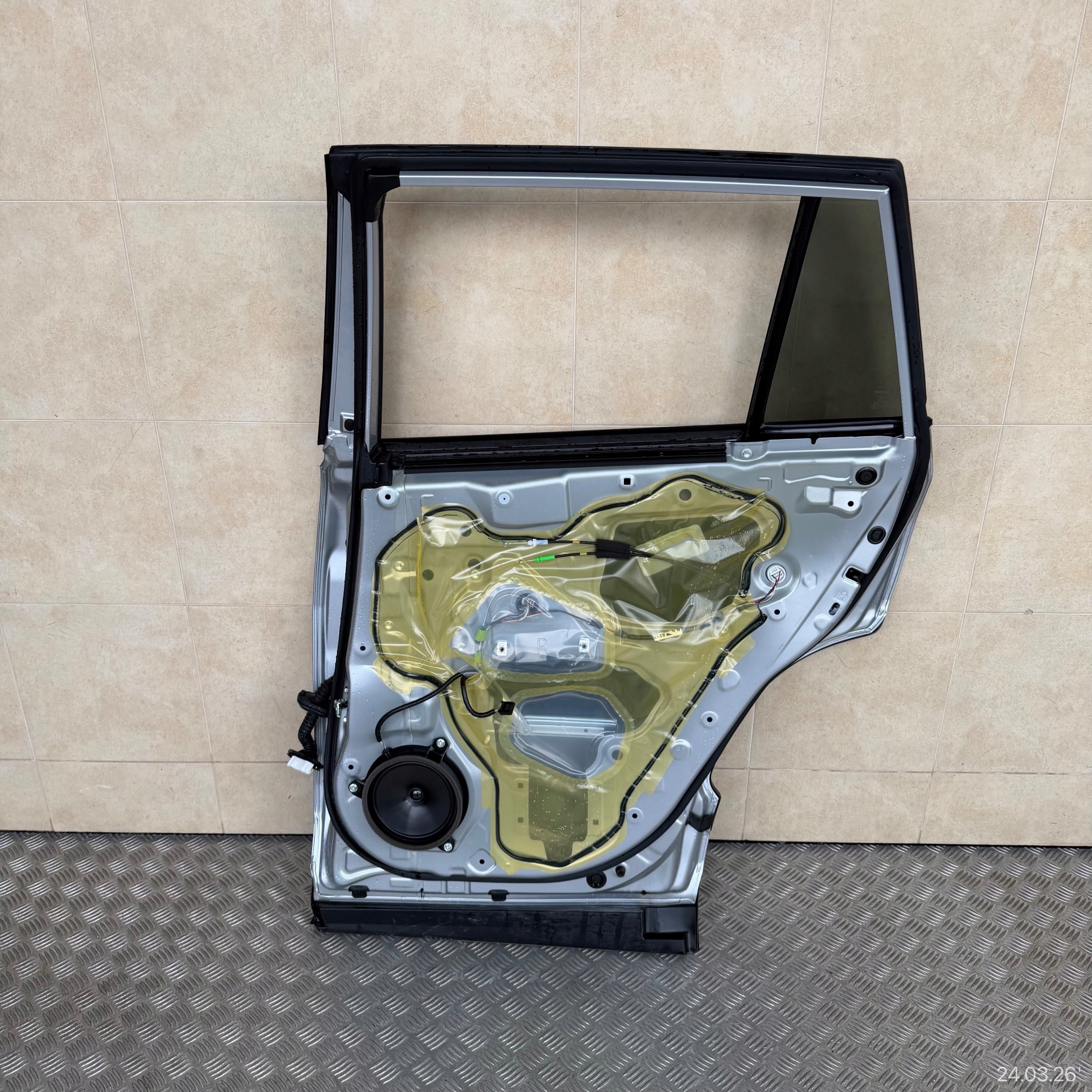 door complete rear. right TOYOTA COROLLA CROSS 2025 ROK