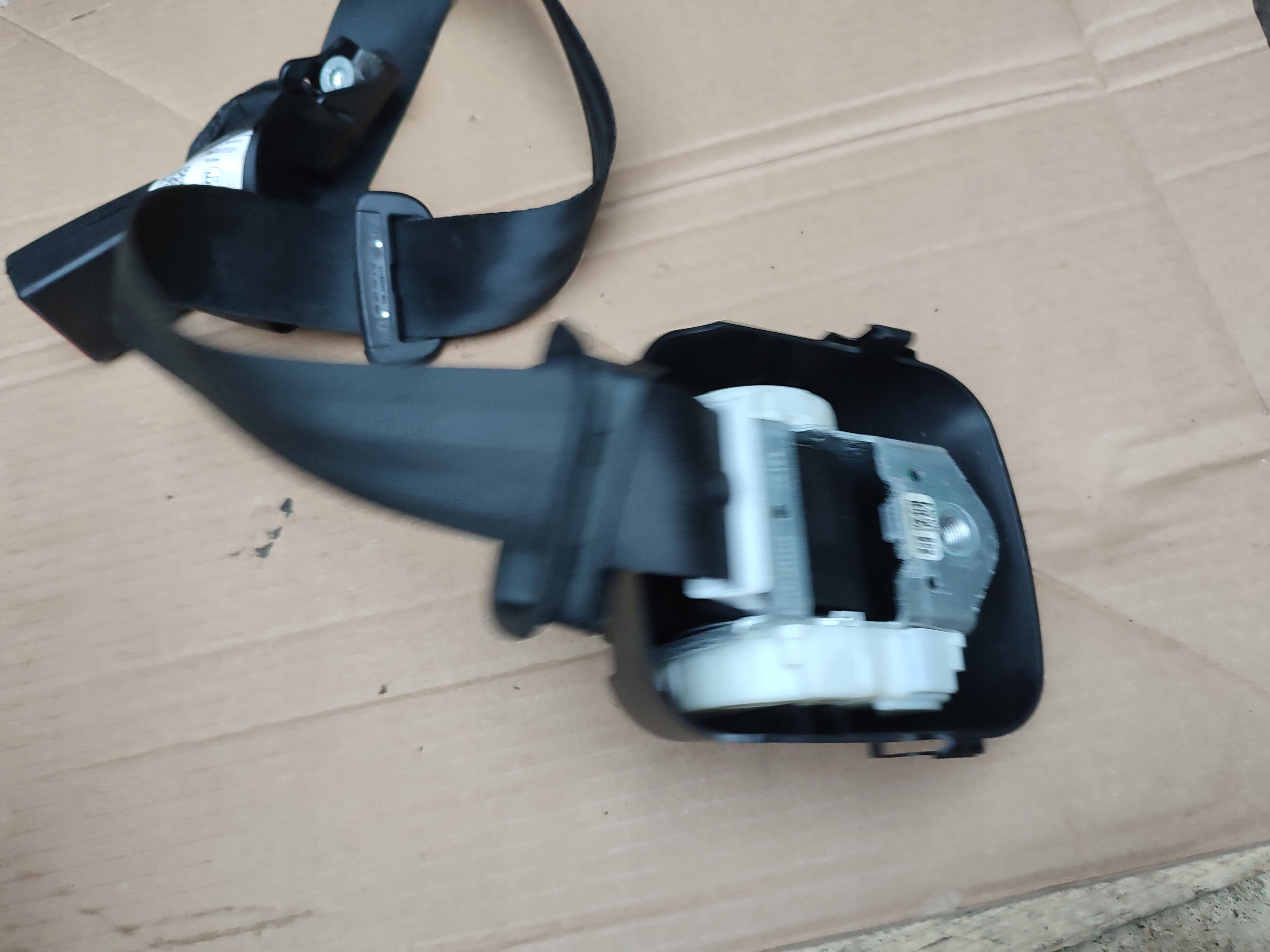 Gurten Sicherheits mitte heck VOLKSWAGEN VW JETTA 5C 5C6857807M