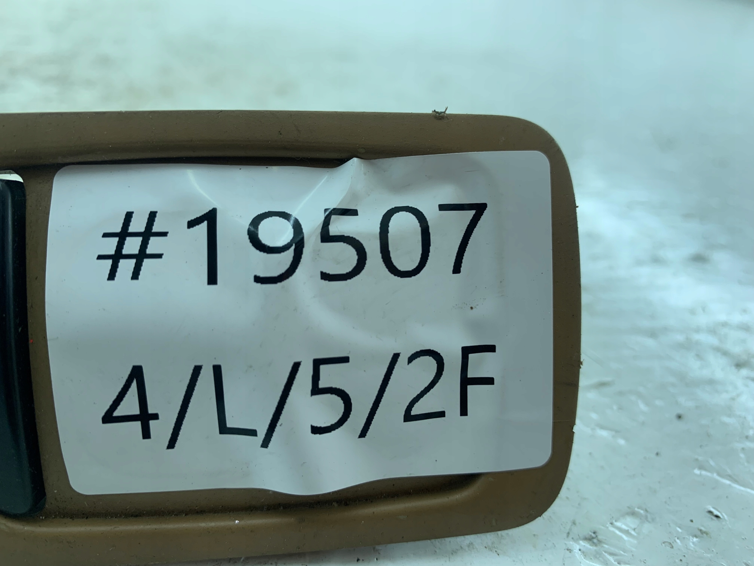 PORSCHE CAYENNE a PANEL okna pravý předek 7L5959858 BRAZOWY