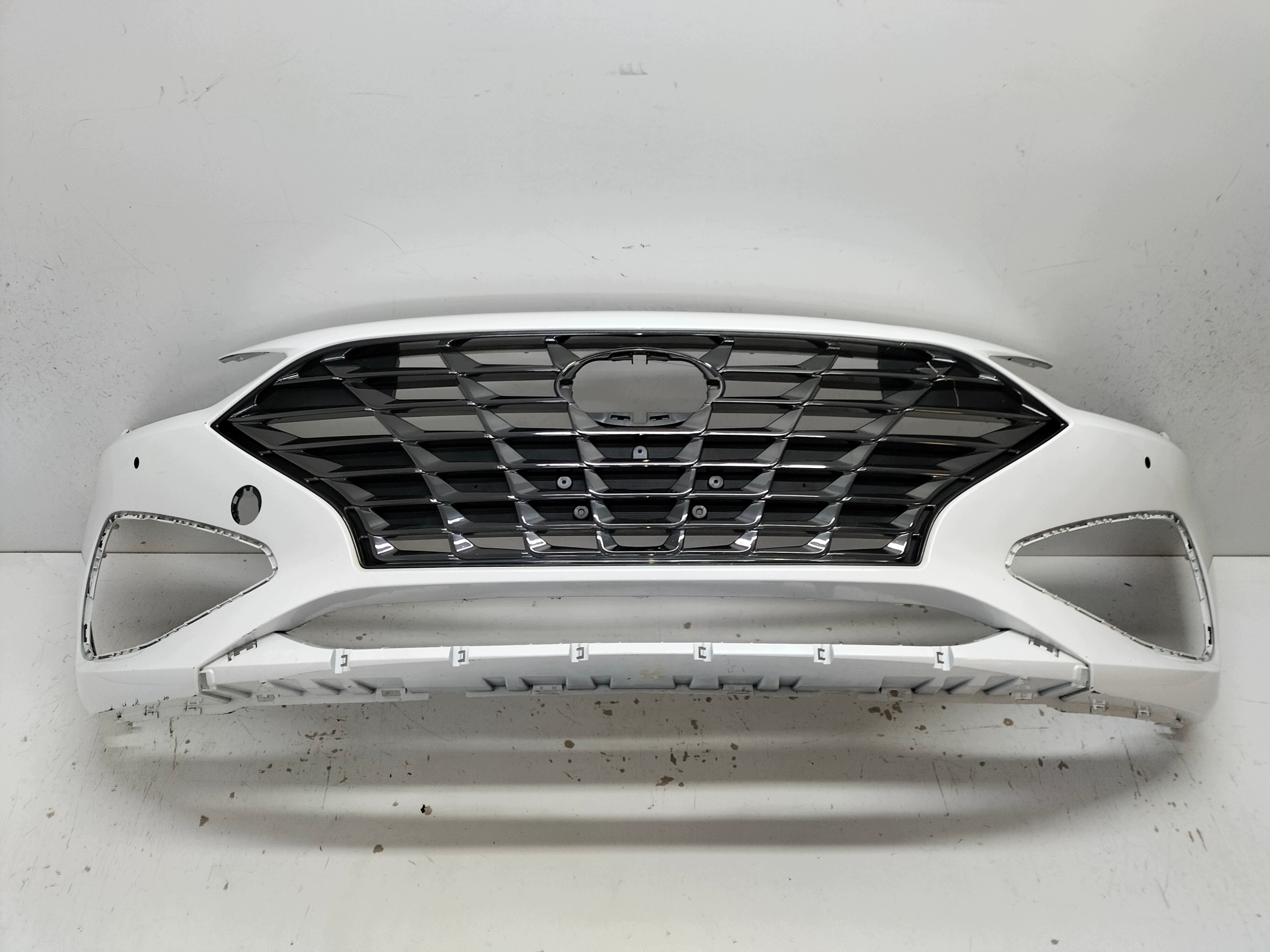 front bumper front HYUNDAI I30 III LIFT 20- wersja below sensors PDC
