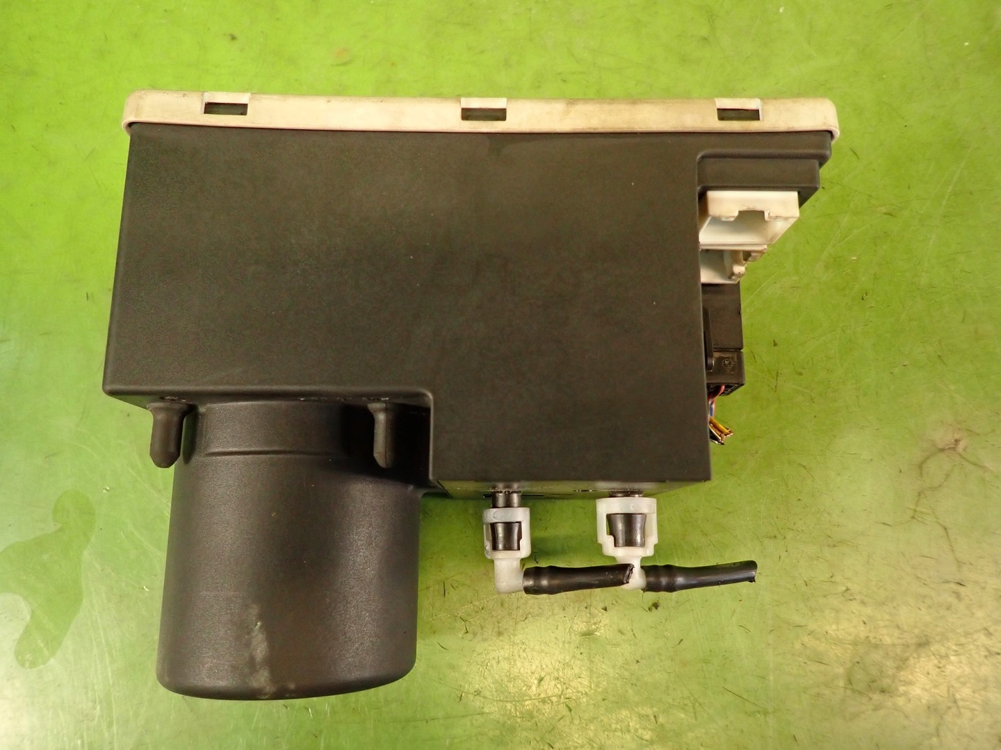 Pompka zamka centralnego AUDI A4 B5 LIFT 01r 8D0862257C